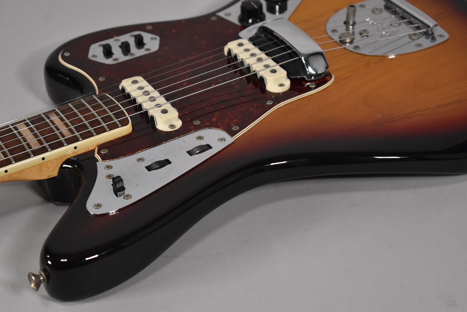 1971 Fender Jaguar 3-Tone Sunburst w/HSC