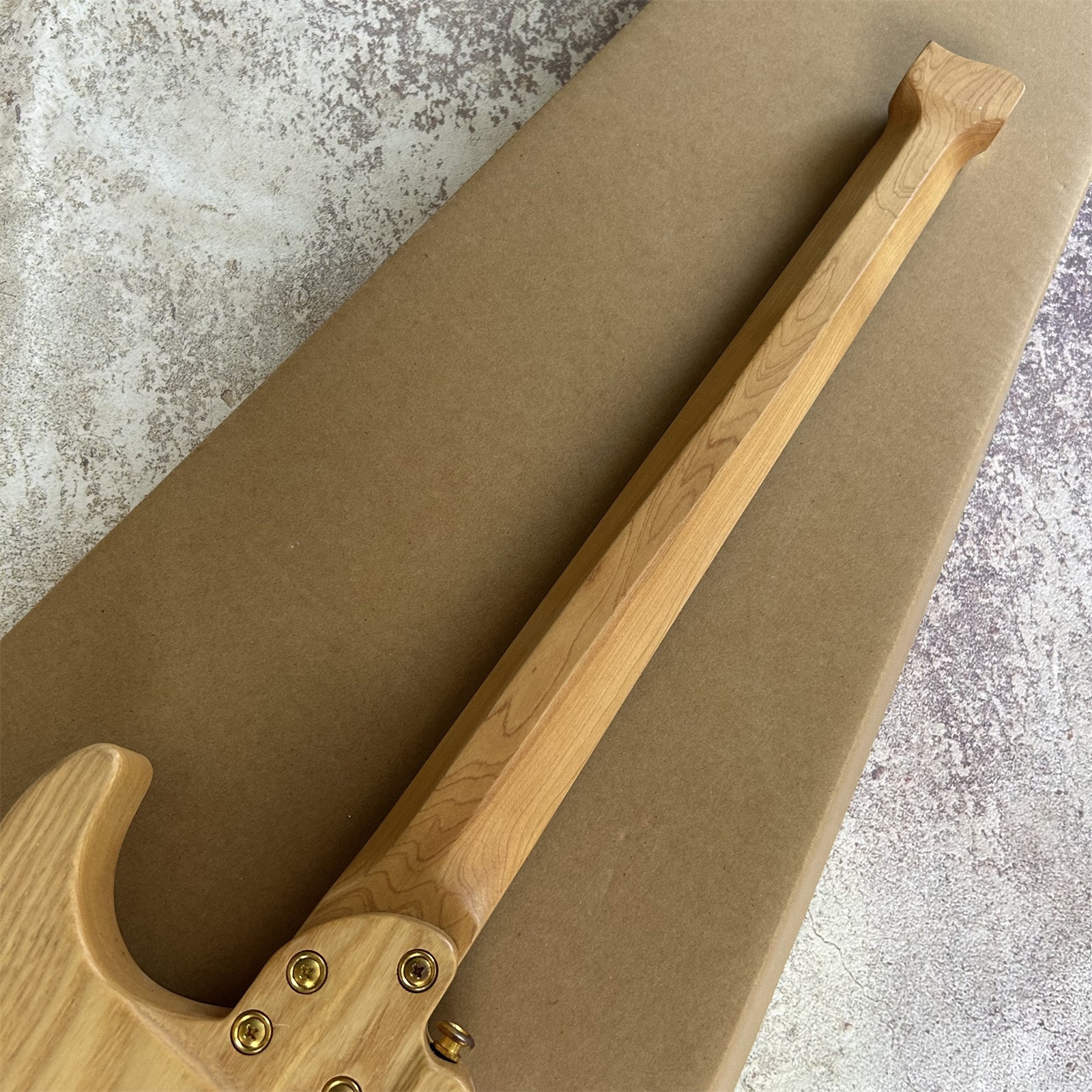 Portable Headless High End Solid Body Log Color Electric Guitar 24 Frets