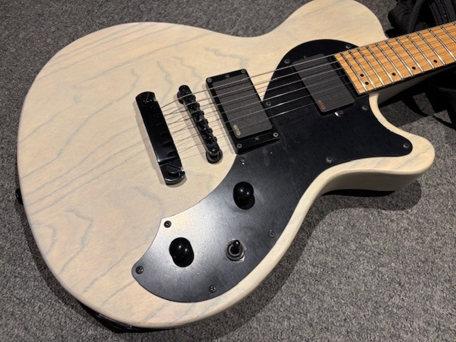 Fujigen(FGN) JFL-FT-ASH-DE664-M Used Ash Body Mahogany Neck White w/Soft Case