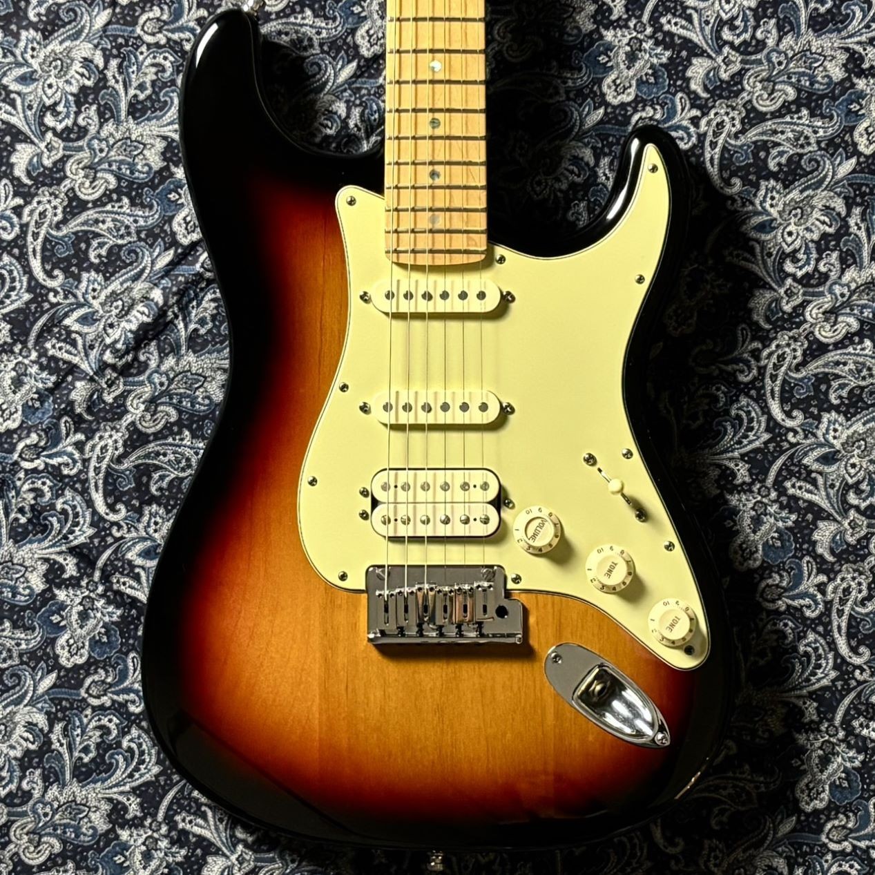 Fender American Deluxe Stratocaster HSS 3-Color Sunburst 2007 3.61kg USA Used