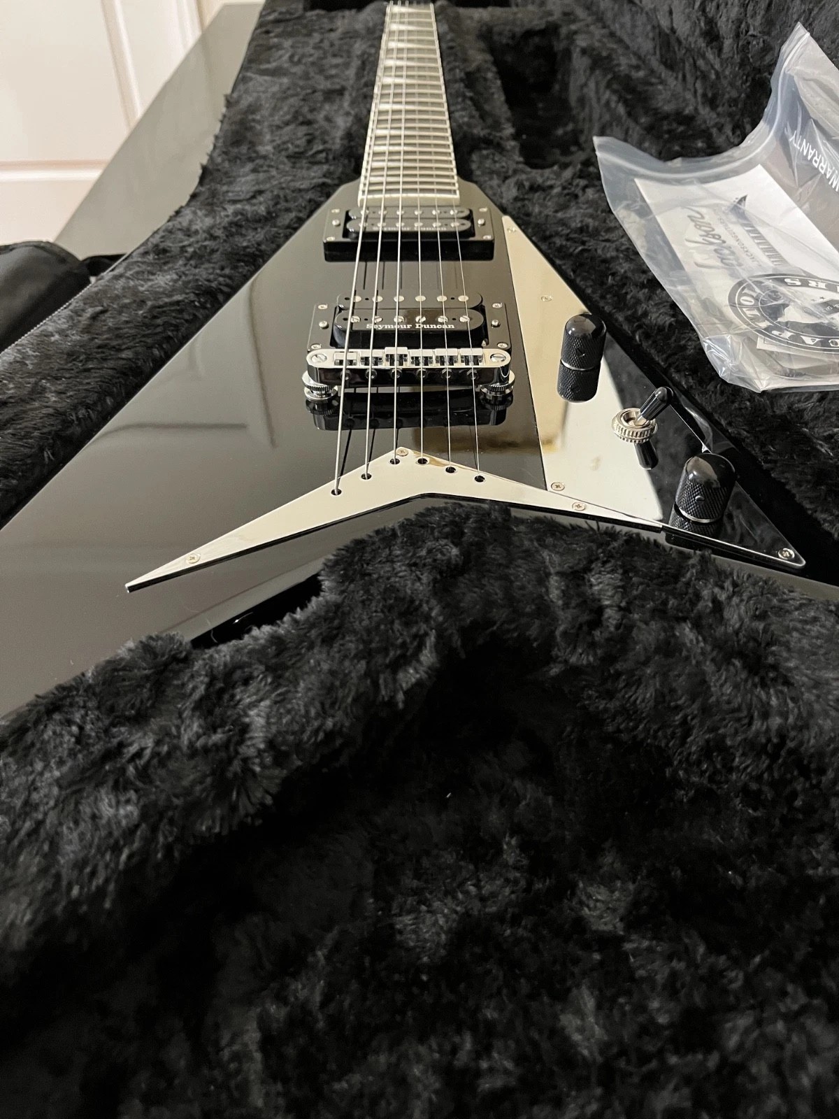 Jackson MJ Series Rhoads RRT, Ebony Fingerboard, Gloss Black w/Foam Core Case