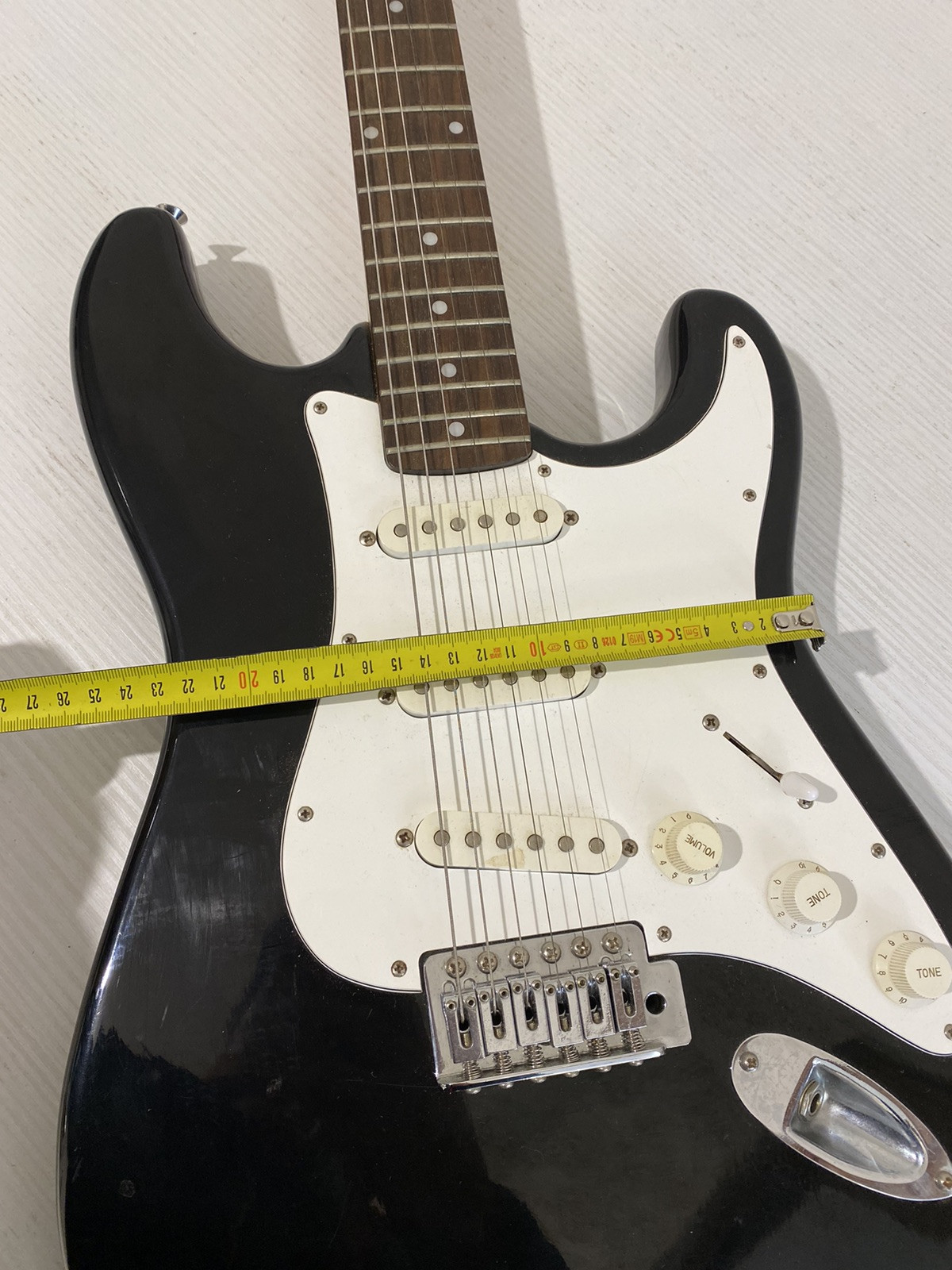 Vantage Electric Guitar Black And White With Case Model VIE – II D/BK