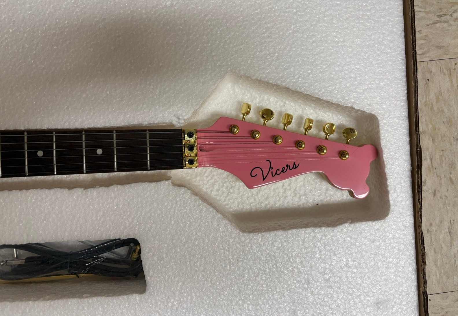 🎀🎸 Custom Pink Anime Girl Electric Guitar – Rare Statement Piece 🎸🎀