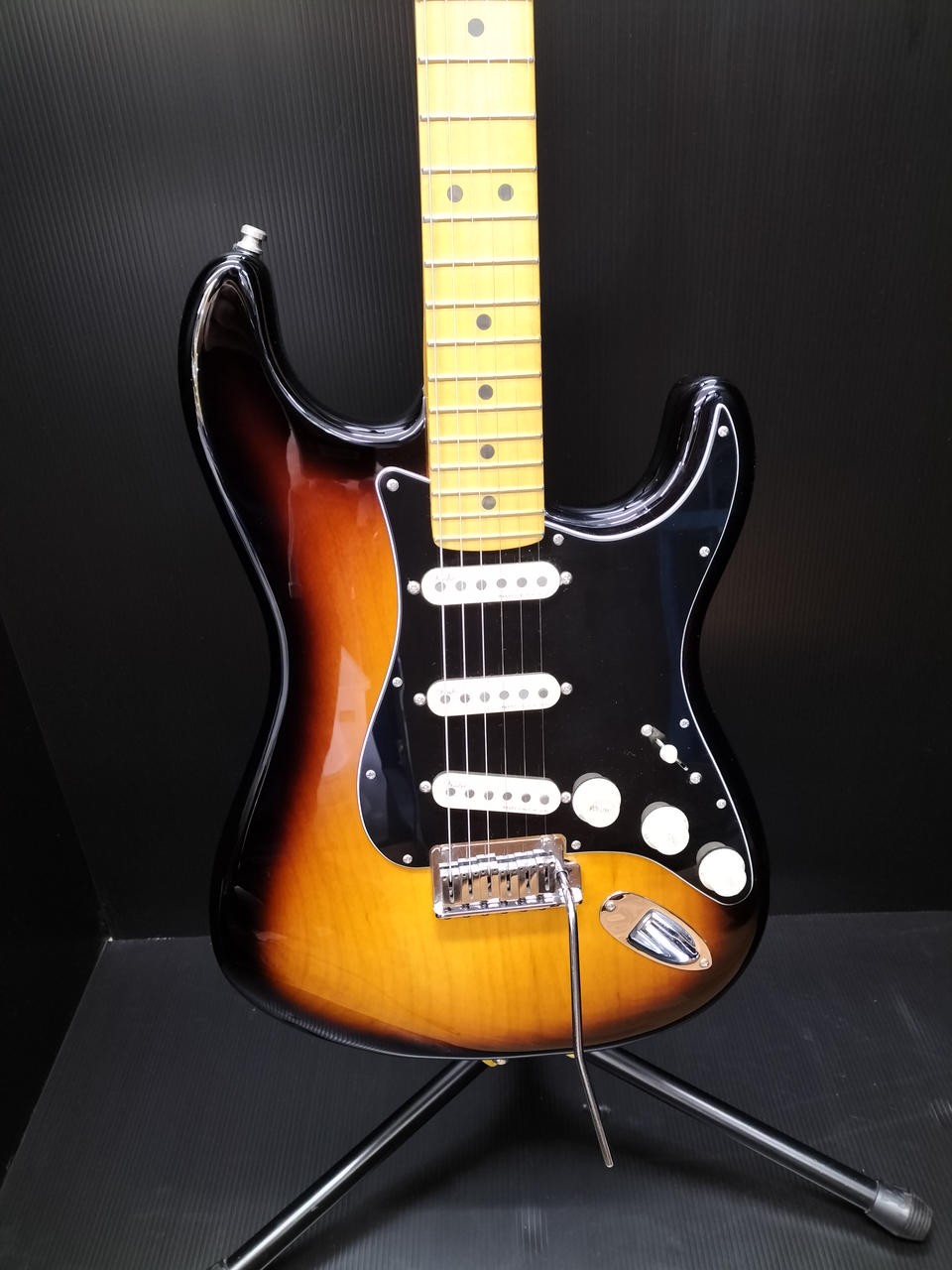 FENDER USA ULTRA LUXE STRAT MN 2TSB Electric Guitar