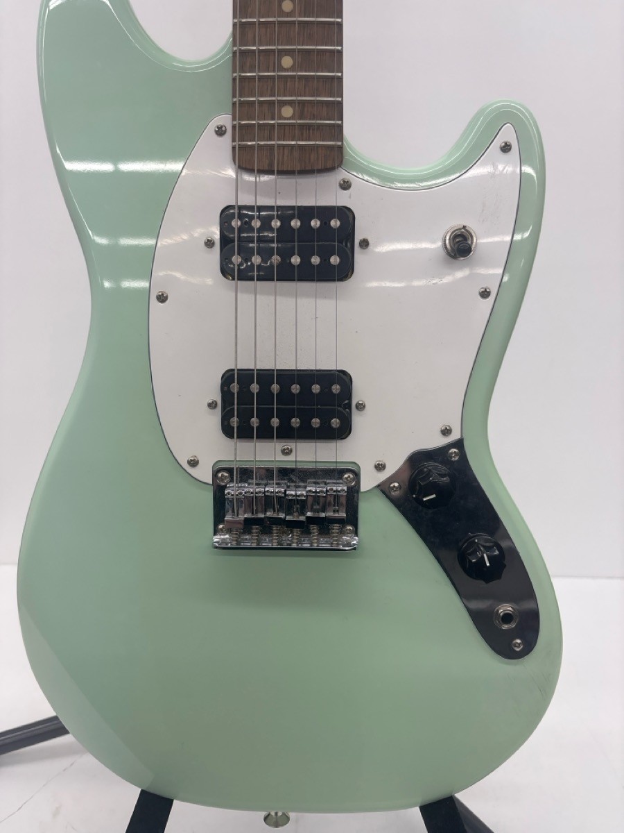 PRE-OWNED FENDER SQUIER MUSTANG WITH HARD CASE (P23017351)