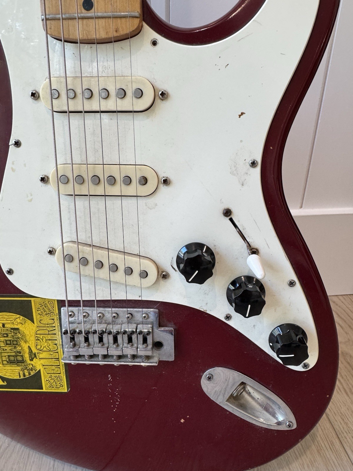 Hondo H760H Solid Body Electric Guitar Red 6-String RH 21 Frets