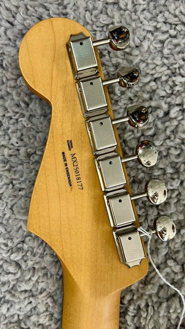 Fender Player II Stratocaster, Rosewood Fingerboard, Birch Green Finish – MIM