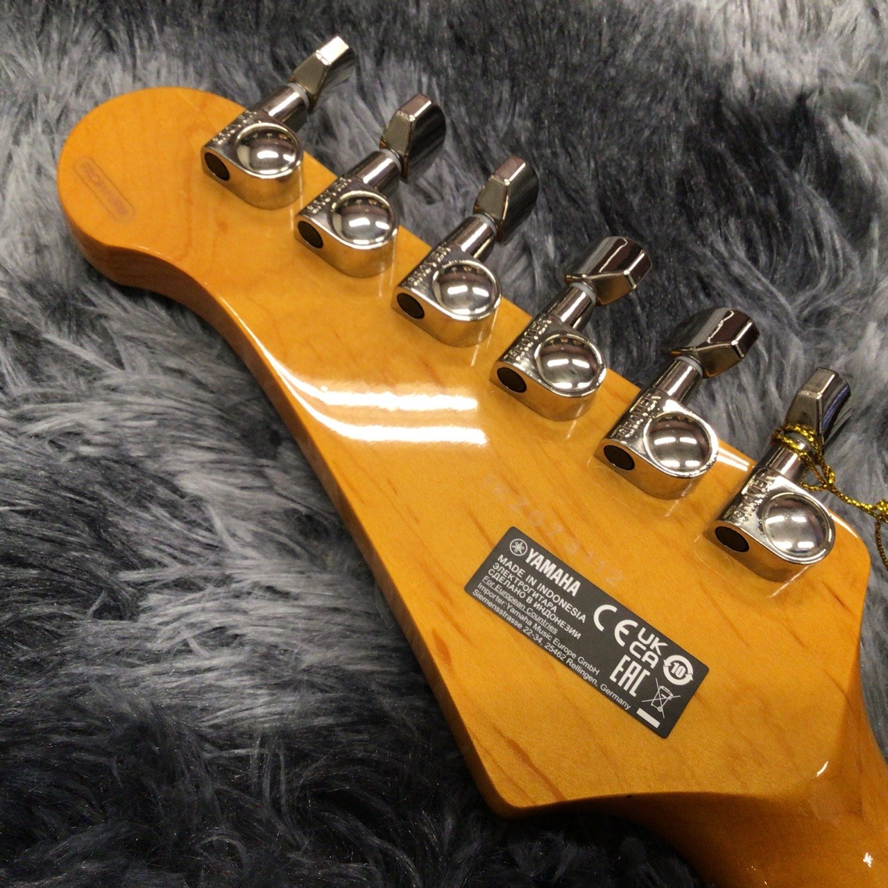 YAMAHA YAMAHA PACIFICA611VFM TBL Trancelucent Black 3.67kg
