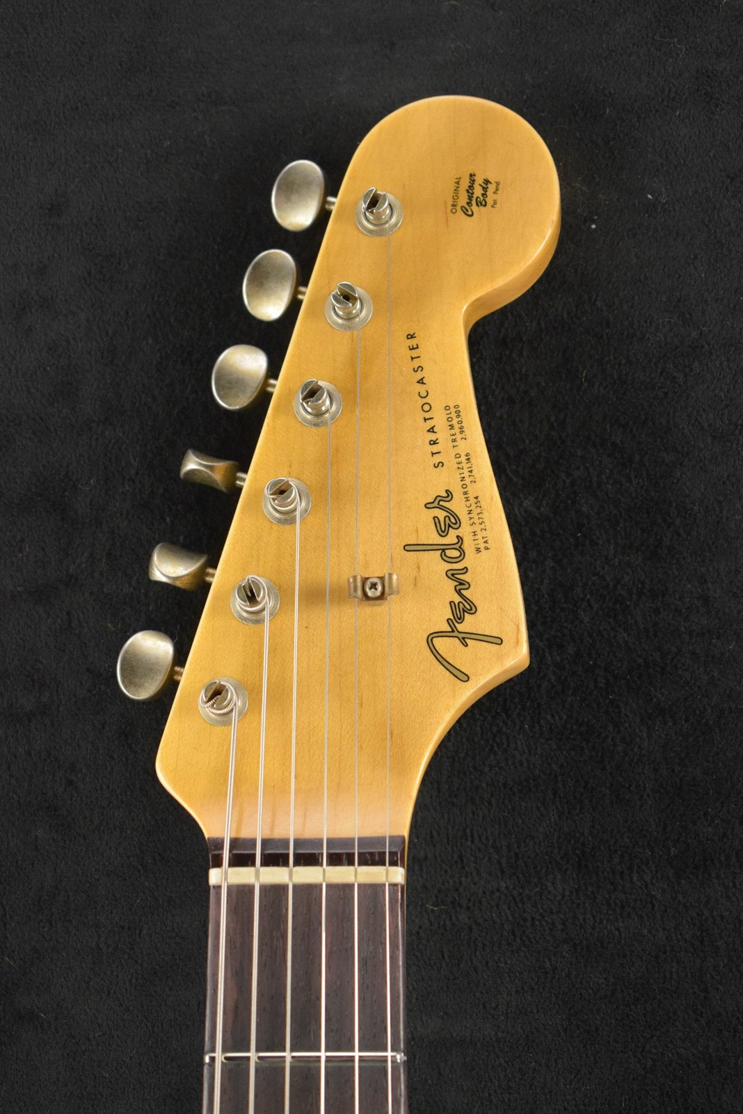 Fender Limited Edition ’63 Stratocaster Journeyman Relic Aged Candy Apple Red 3A