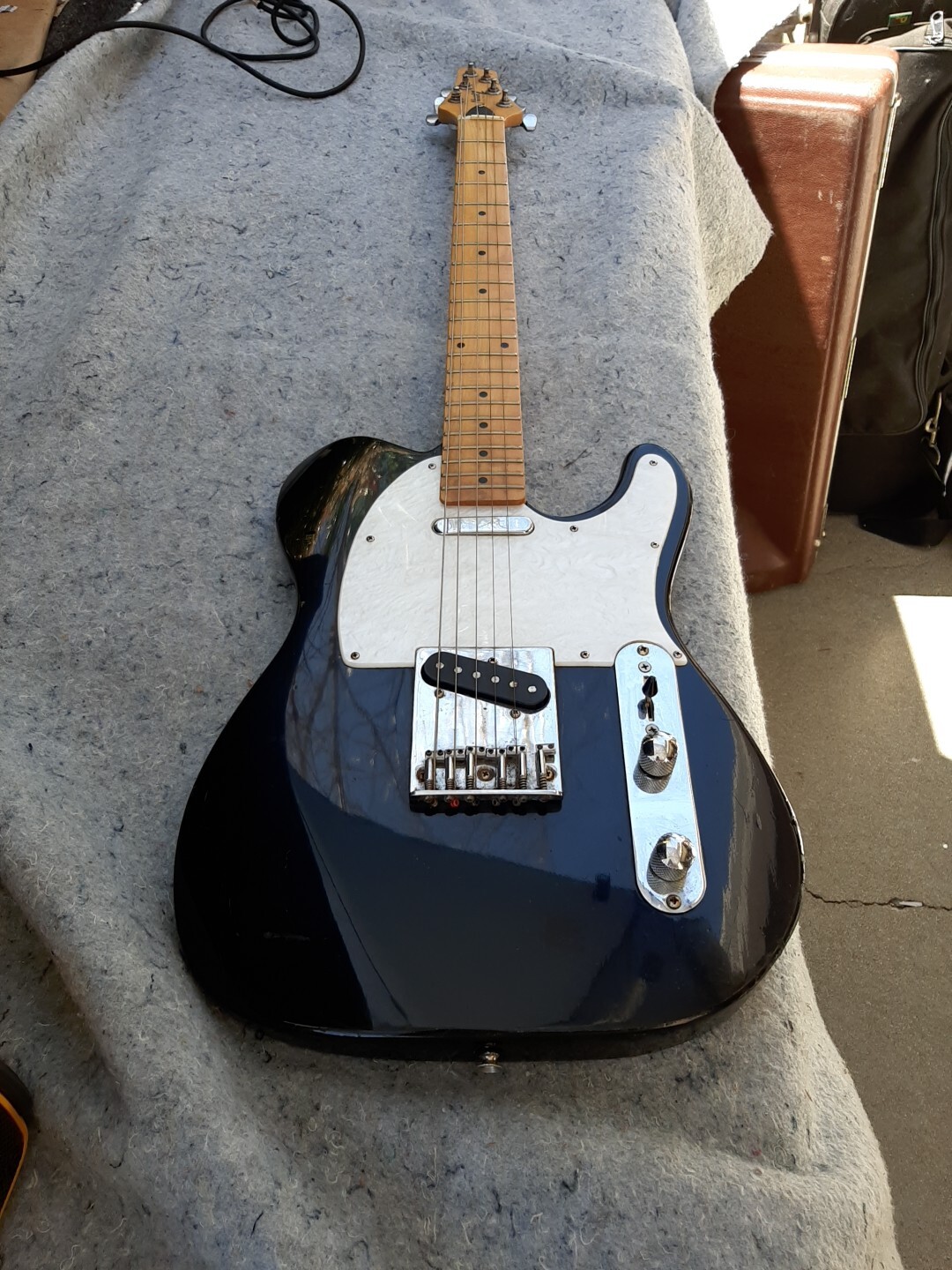 Rare Alvarez Electric Guitar With Soft Case Has Had Some Repairs Broken Nut