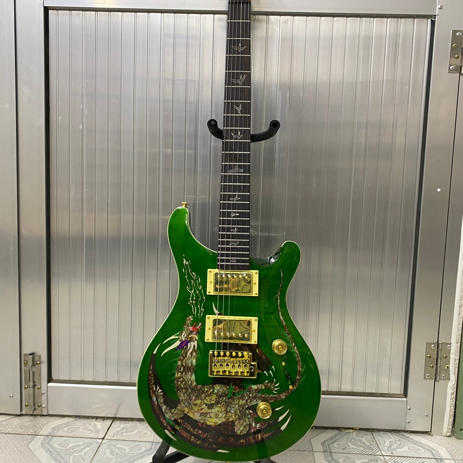 6-string, green PRS electric guitar, gold hardware, mahogany body, fast shipping