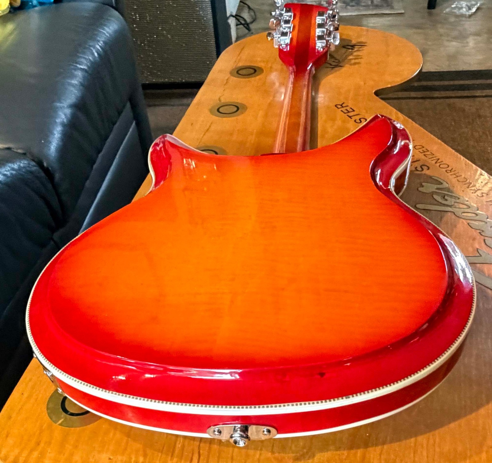 12 String Electric Guitar Great Condition MIC ProSetup Soft Case.