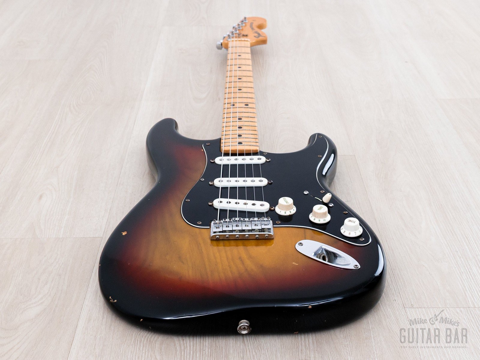 1976 Fender Stratocaster Hardtail Vintage Electric Guitar Sunburst w/ Case