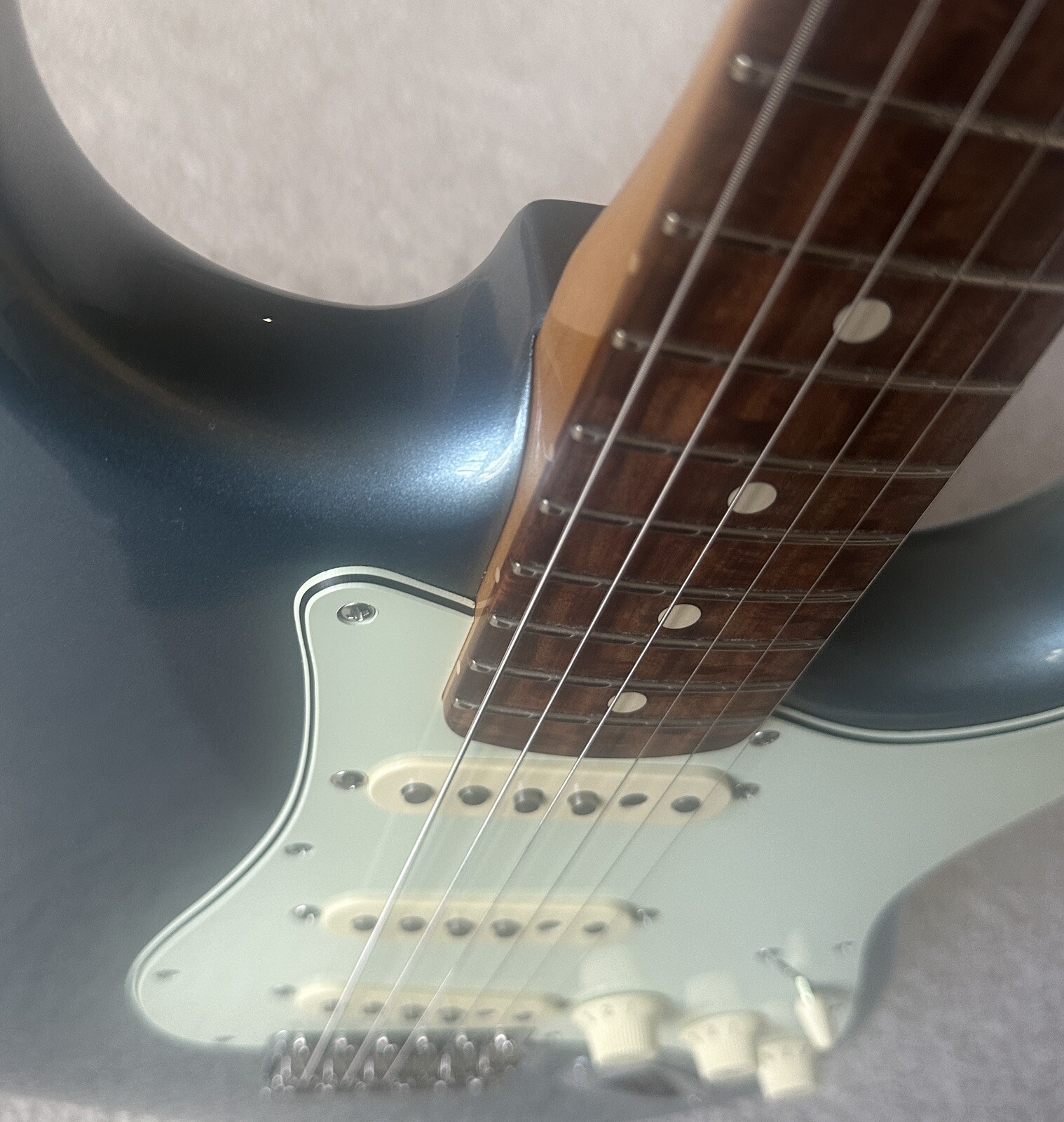 2019 Fender® Vintera 60’s Stratocaster Ice Blue Metallic w/Hard Case EXCELLENT!