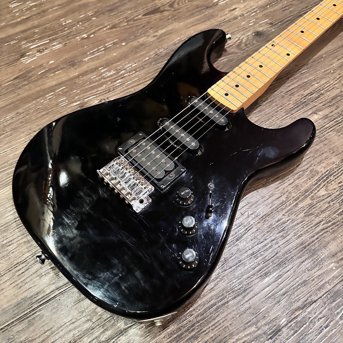 Hondo Stratocaster Electric Guitar, Shabby Distortion, Cleaned, Ready to Play