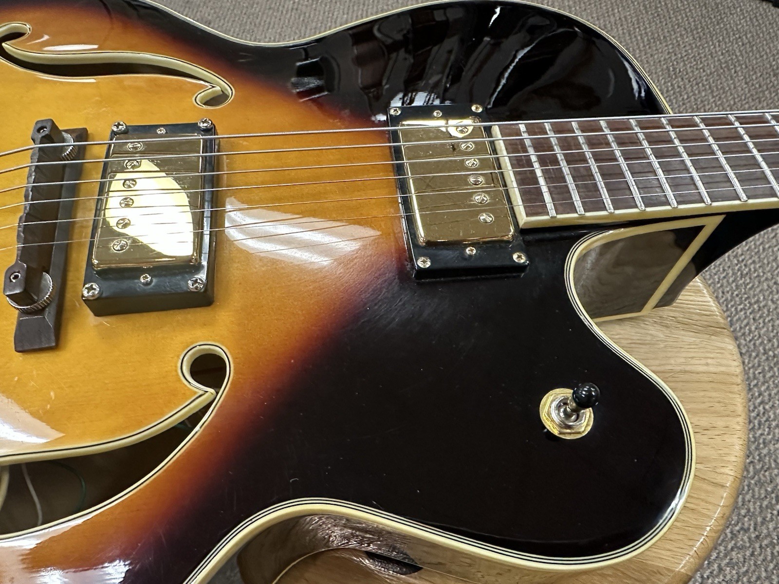 Tanglewood (No Label) Hollow-Body Archtop Electric Guitar Sunburst