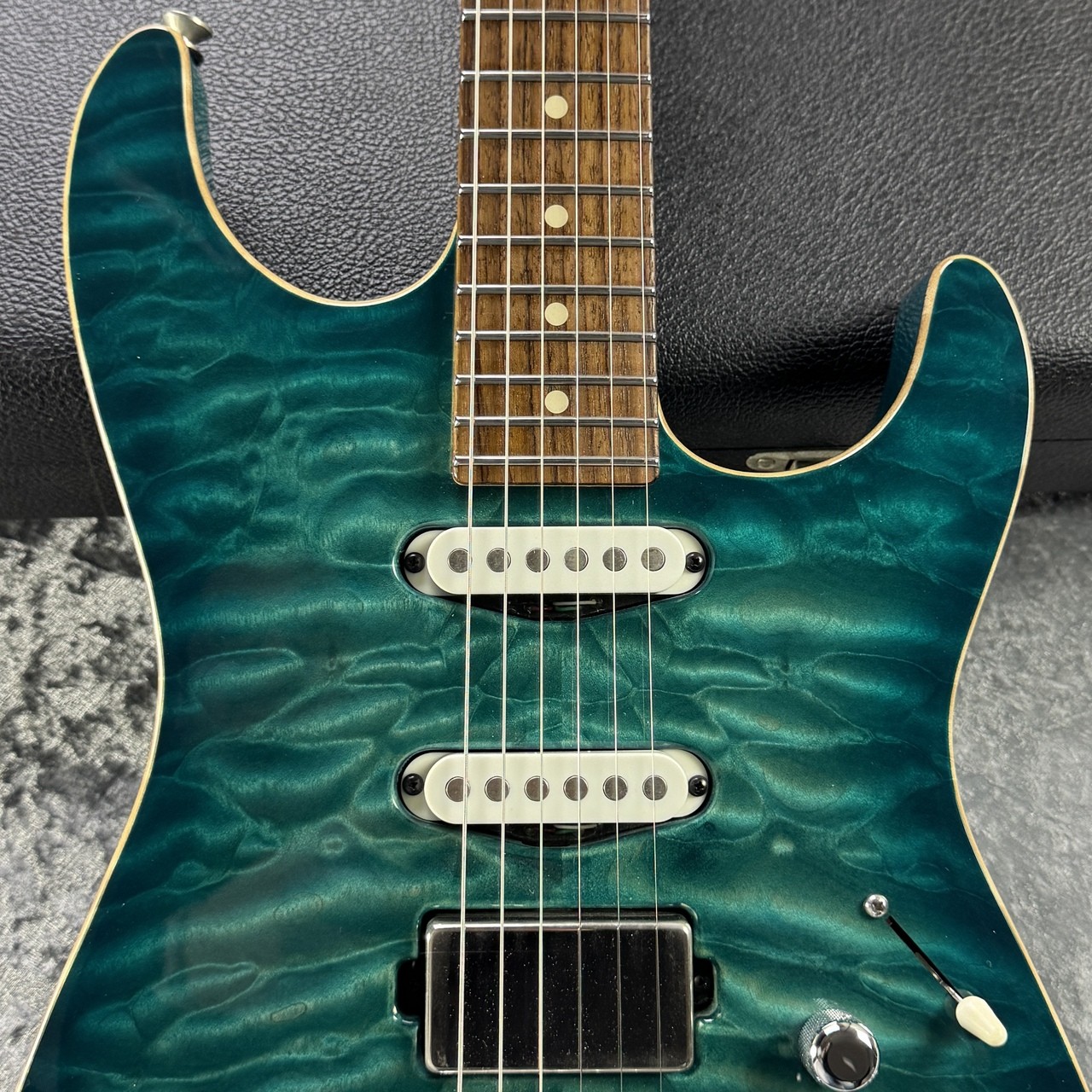 Tom Anderson Finest Quilted Maple Drop Top Bora Blue Burst With Binding 3.03Kg M