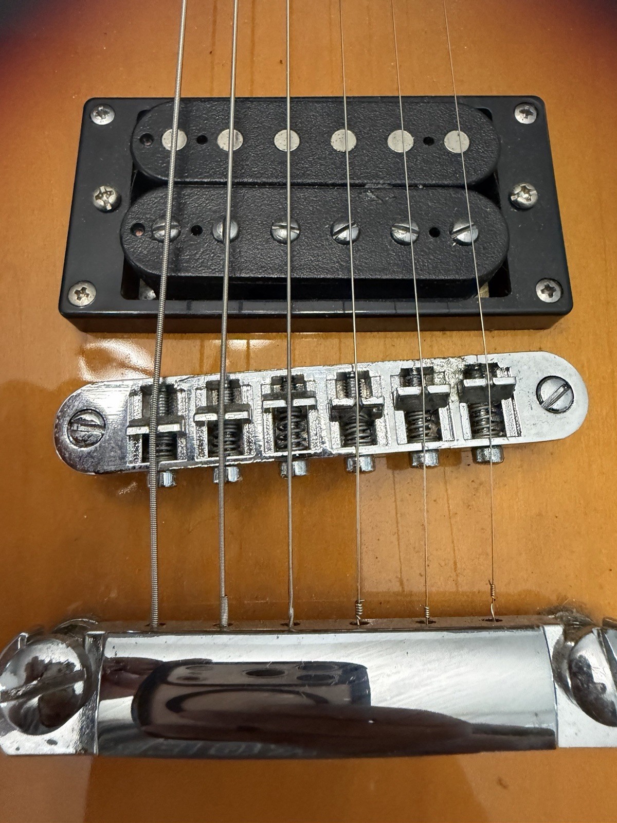 Donner DLP-124 6-String LP Style Electric Guitar – Sunburst And Fender Case