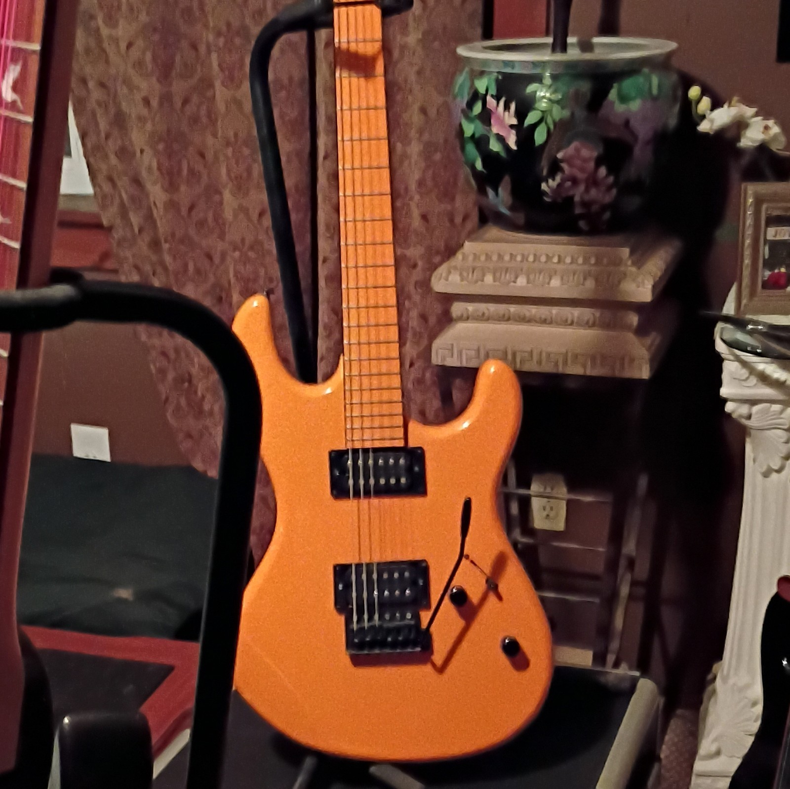 the dean r/handed extreme practice guitar whammy bar double pickup humbuckers.