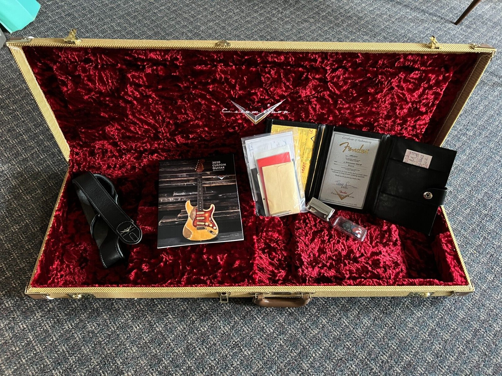 Fender Custom Shop 1957 Stratocaster reissue heavy relic in Aztec Gold