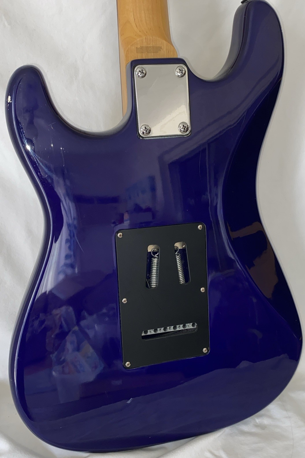 Silvertone SS11 blue electric guitar Stratocaster-style guitar lightweight