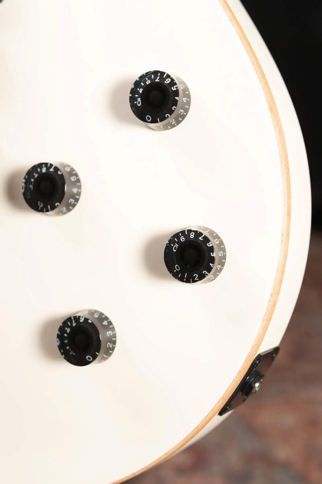 EVH SA-126 Standard Semi-Hollow Electric Guitar – Satin Vintage White