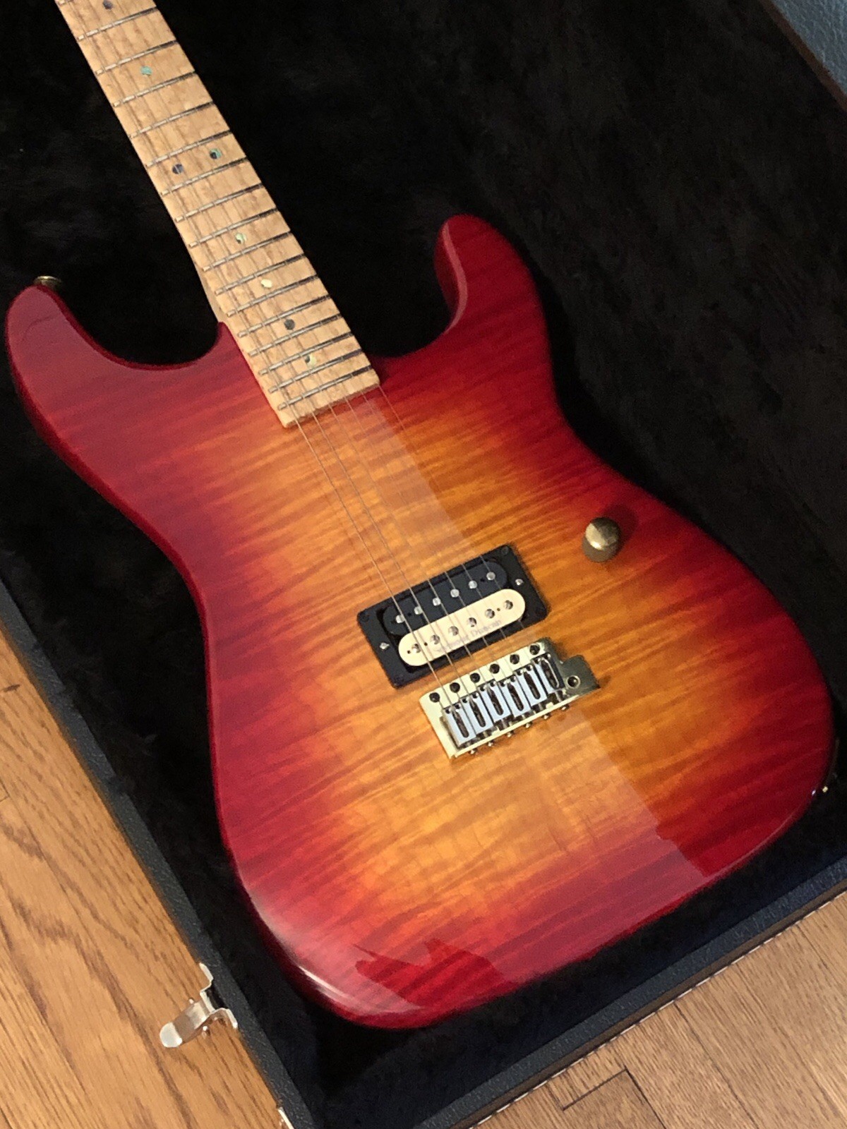 CHARVEL CUSTOM SHOP SAN DIMAS 25TH ANNIVERSARY 2004 CHERRY SUNBURST FLAME MINT++