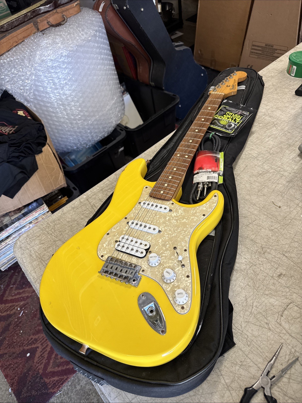 2002 Fender MIM HSS Stratocaster Graffiti Yellow Guitar w/ case / Cool!