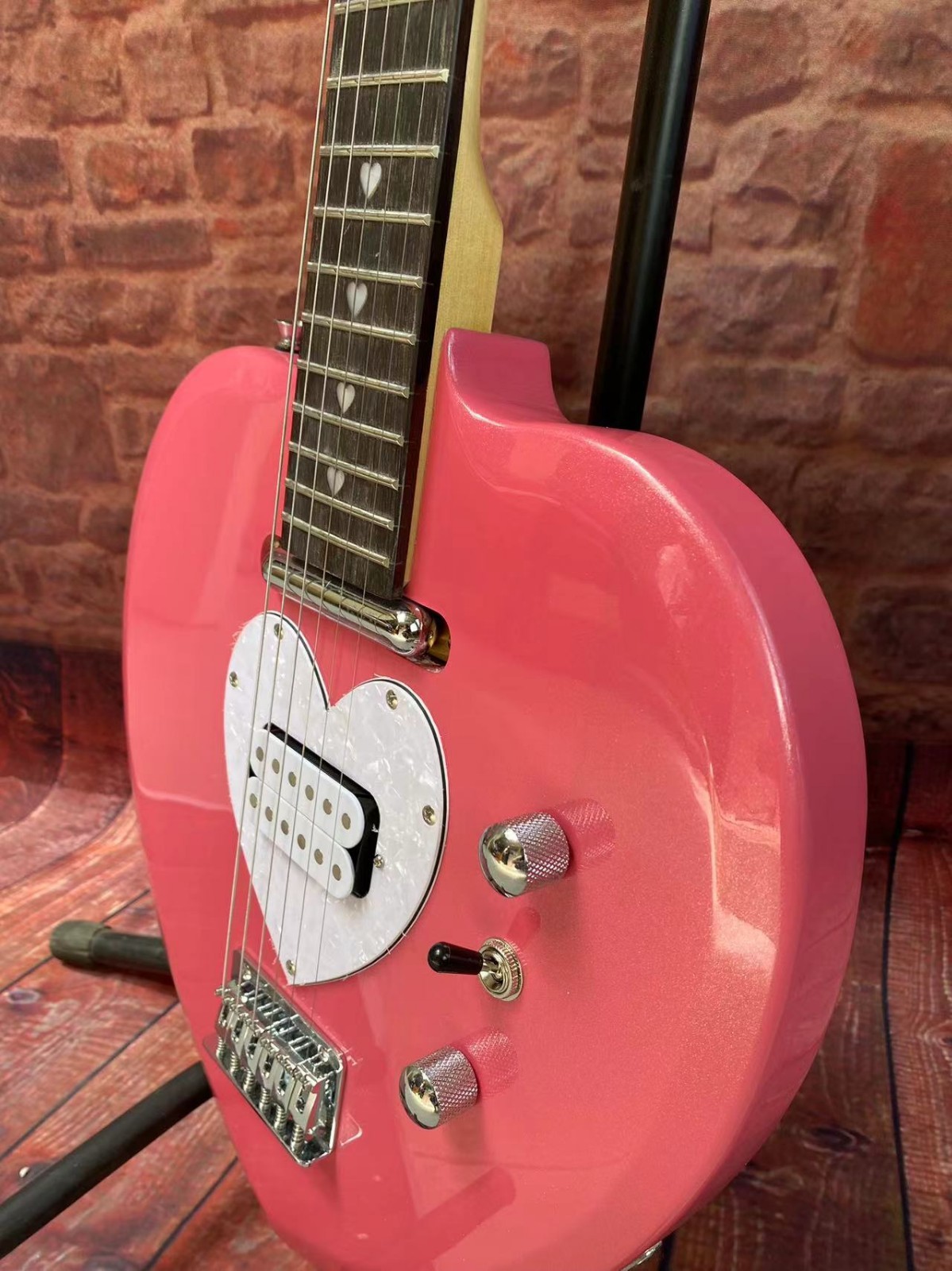 Adorable Hot Pink Love Heart Electric Guitar 6-String Pearl Heart Pickguard