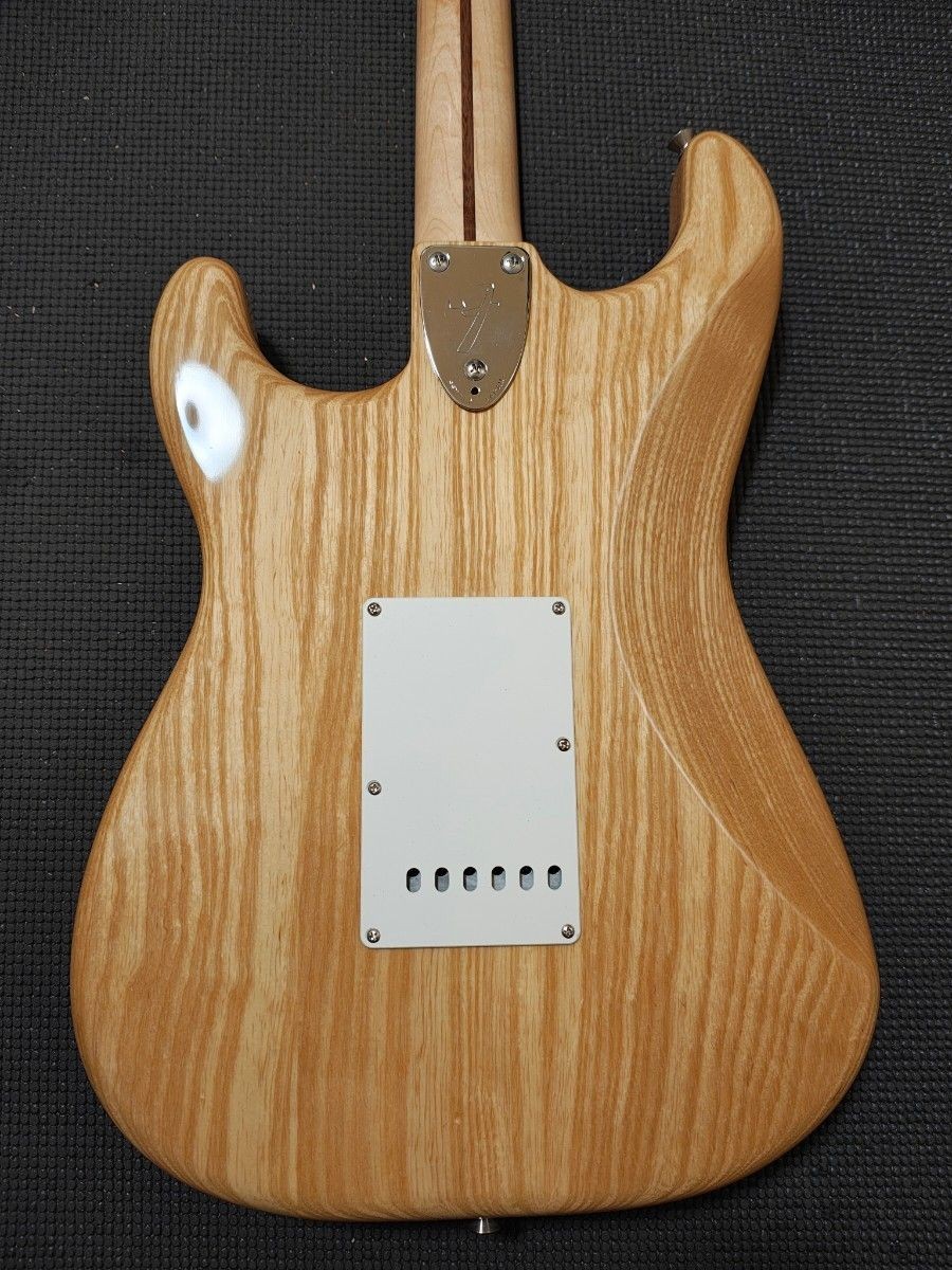 Fender Japan TRADNLⅡ70sSTRAT MN White Ash Body Maple Neck Hard Case Included