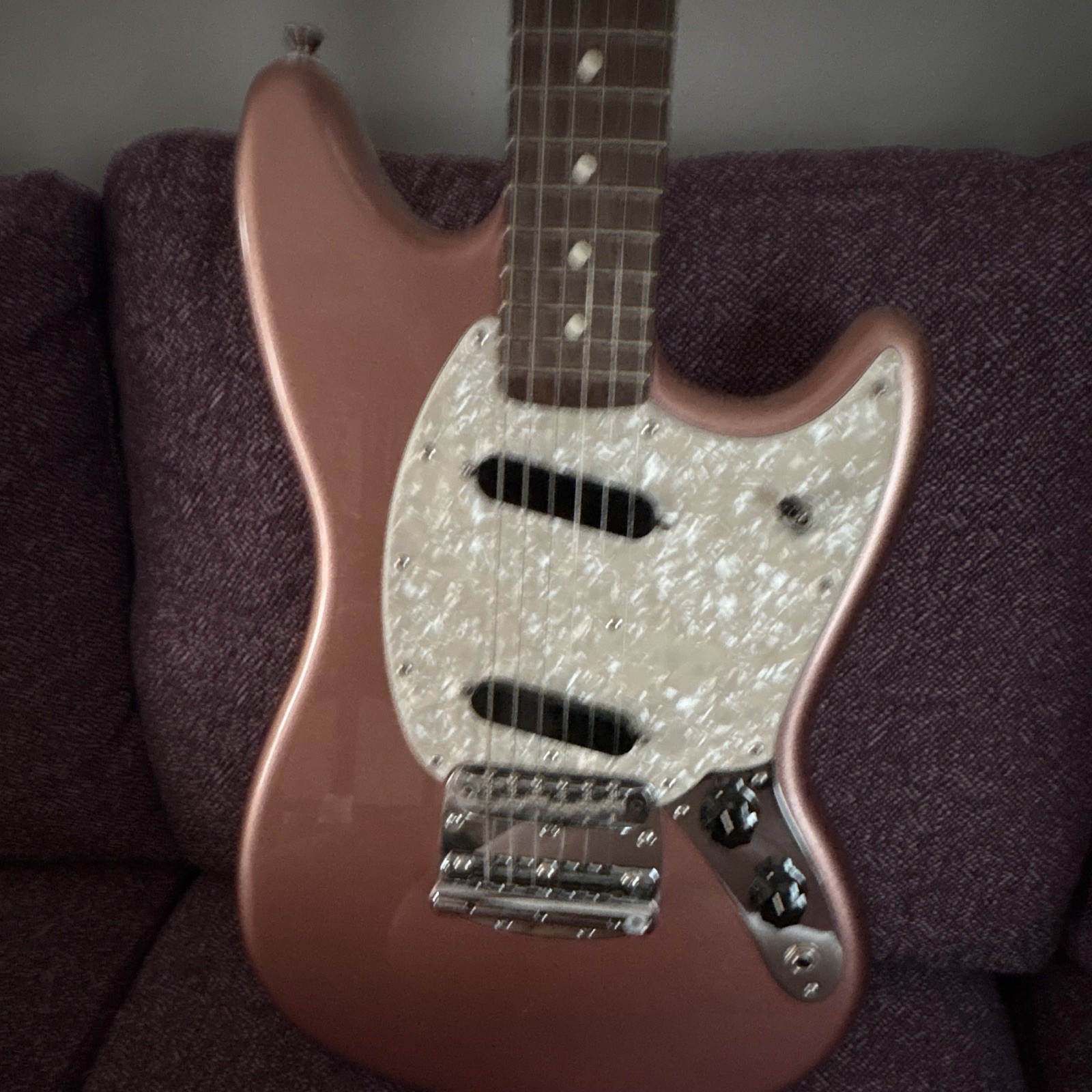 Fender American Performer Mustang Penny Pink Rosewood 6-String RH w/ Gig Bag