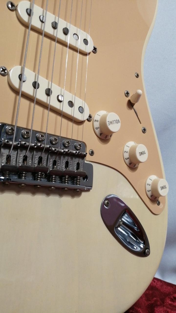 FENDER USA ERIC JOHNSON STRATOCASTER 2CS Electric Guitar