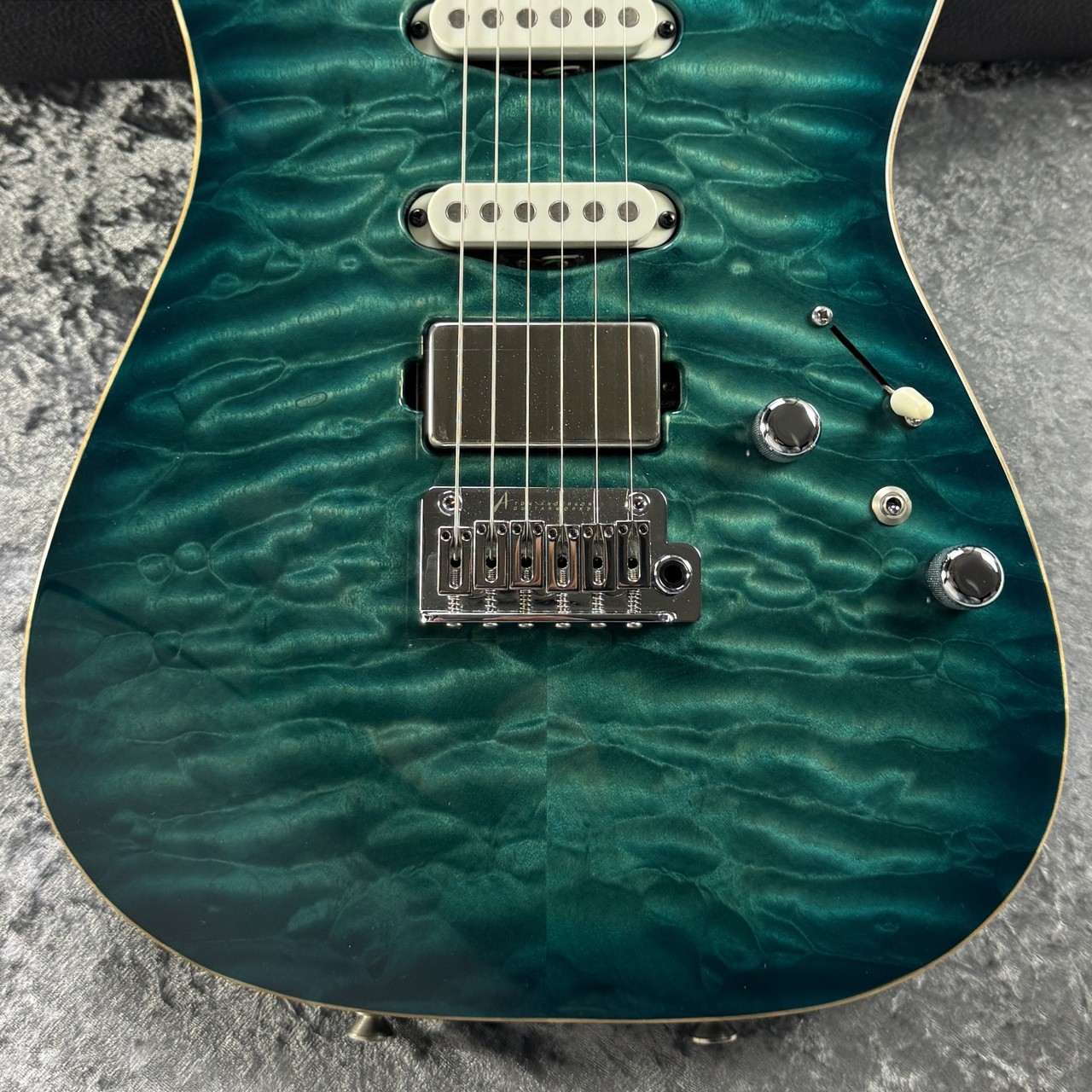 Tom Anderson Finest Quilted Maple Drop Top Bora Blue Burst With Binding 3.03Kg M