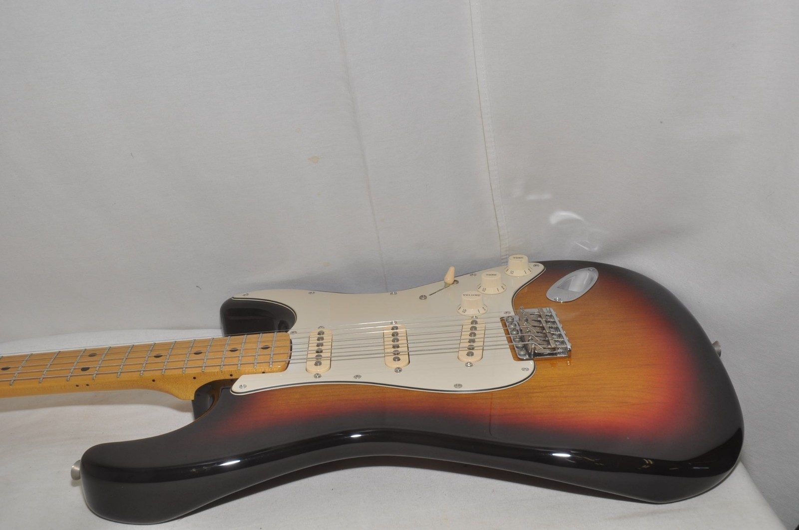 Fender Japan ST-68 Large Head Stratocaster Electric Guitar Ref No 7677