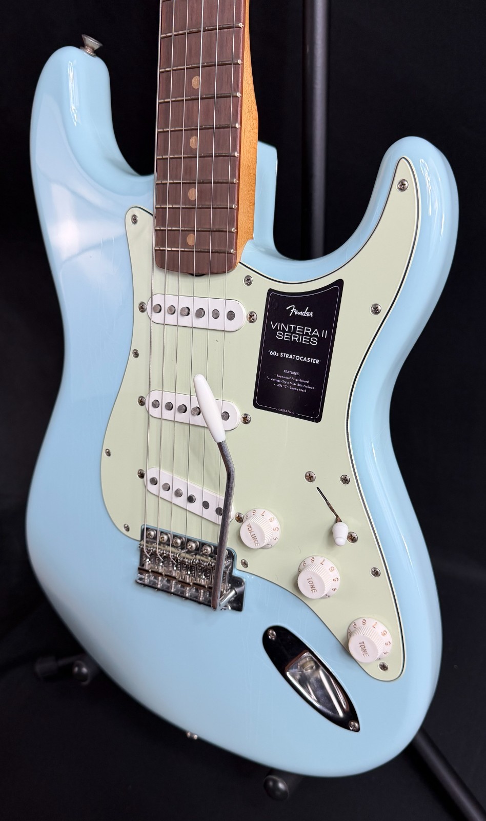 Fender Vintera II Road Worn ’60s Stratocaster Electric Guitar Sonic Blue w/ Case