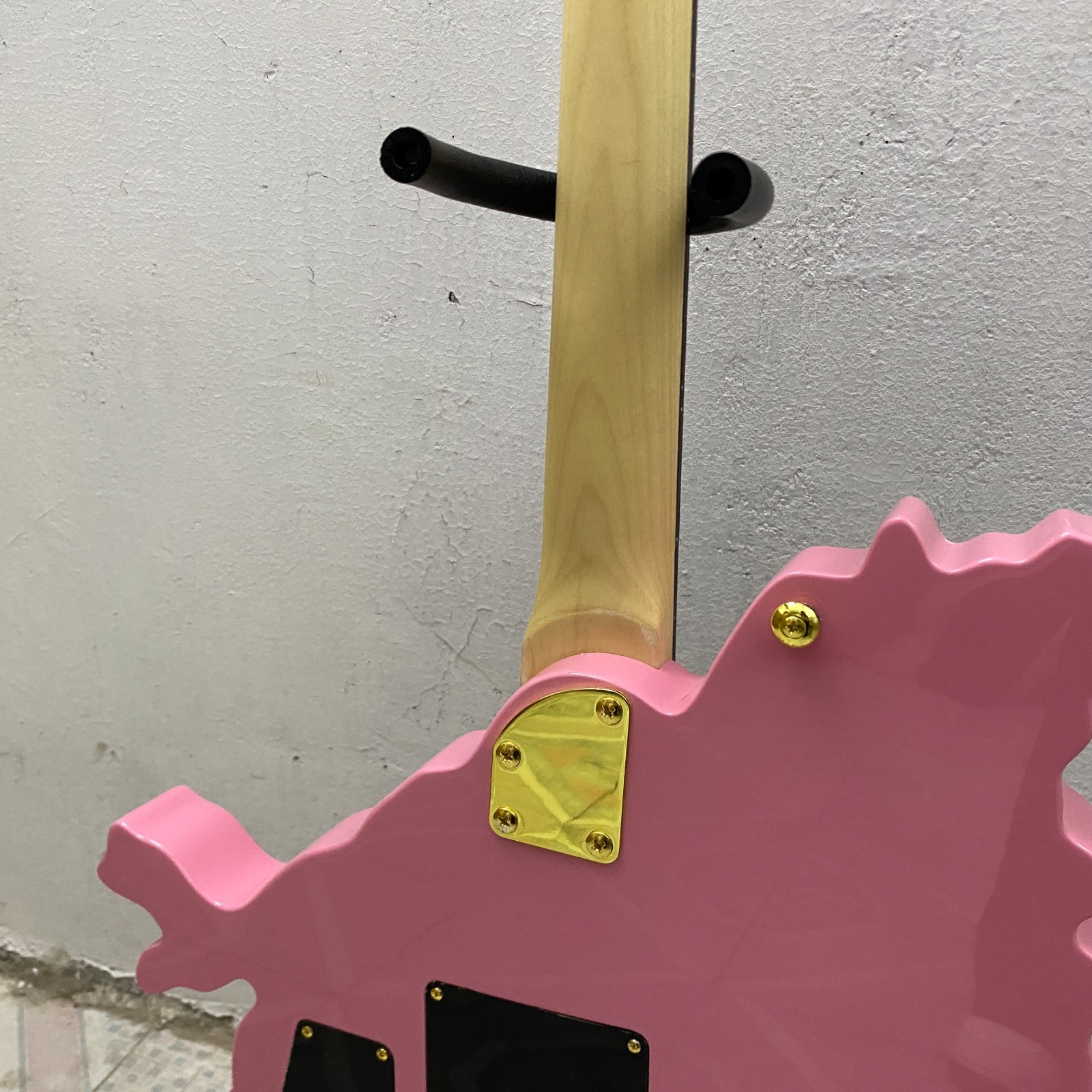 Factory Customized Beauty girls Electric Guitar HH pickups Gold hardware