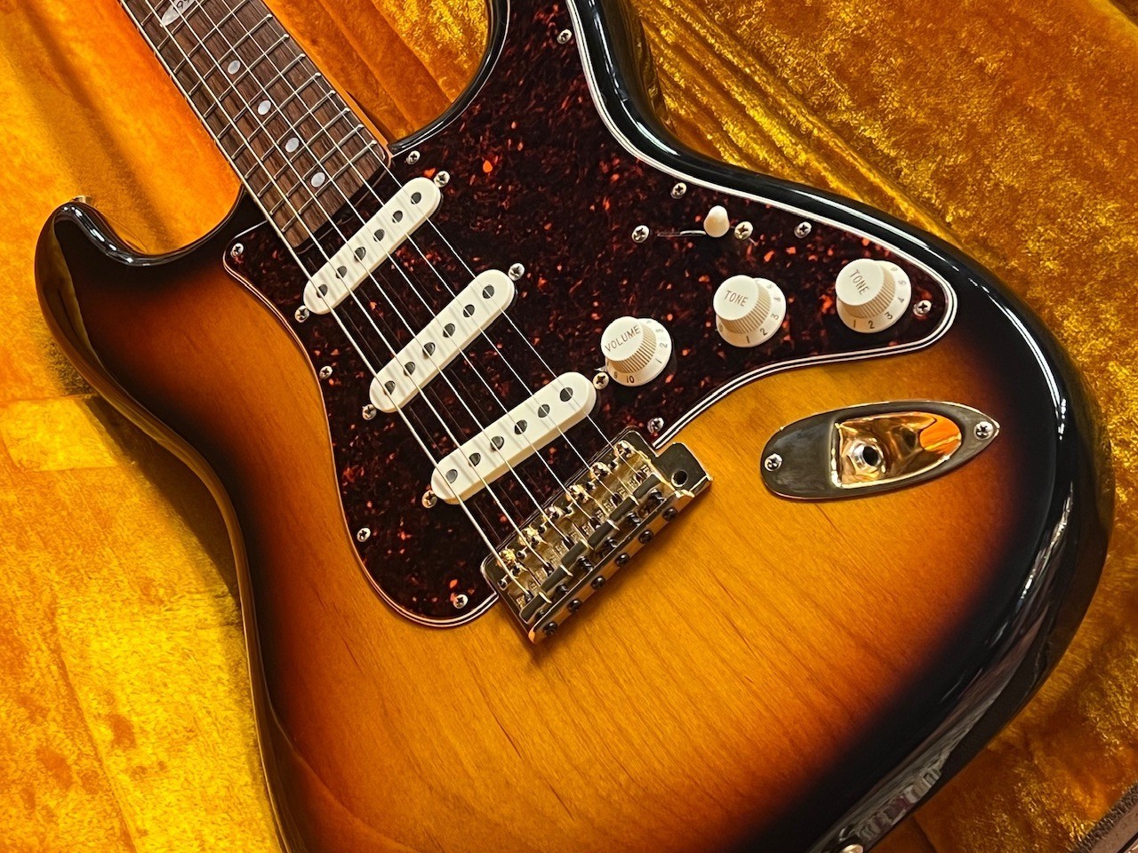 Fender Collectors Edition Stratocaster 3 Color Sunburst Used Electric [AUTH]