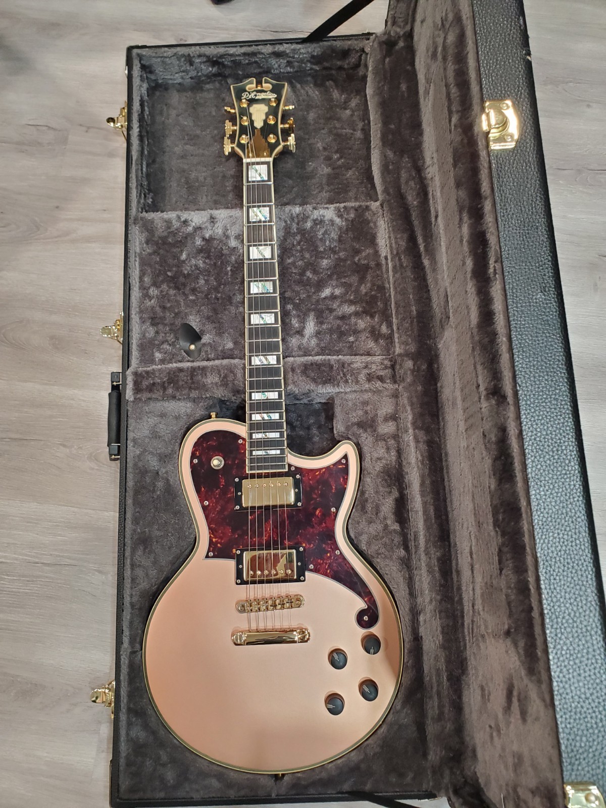 D’Angelico Deluxe Atlantic Limited Edition Electric Guitar Matte Rose Gold