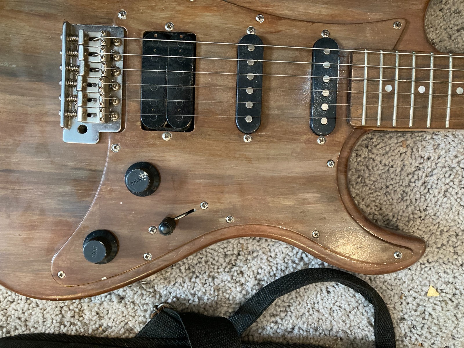HSS Electric Guitar Natural Wood Tremolo w/ Gig Bag Serial QLH263304 Used Guitar