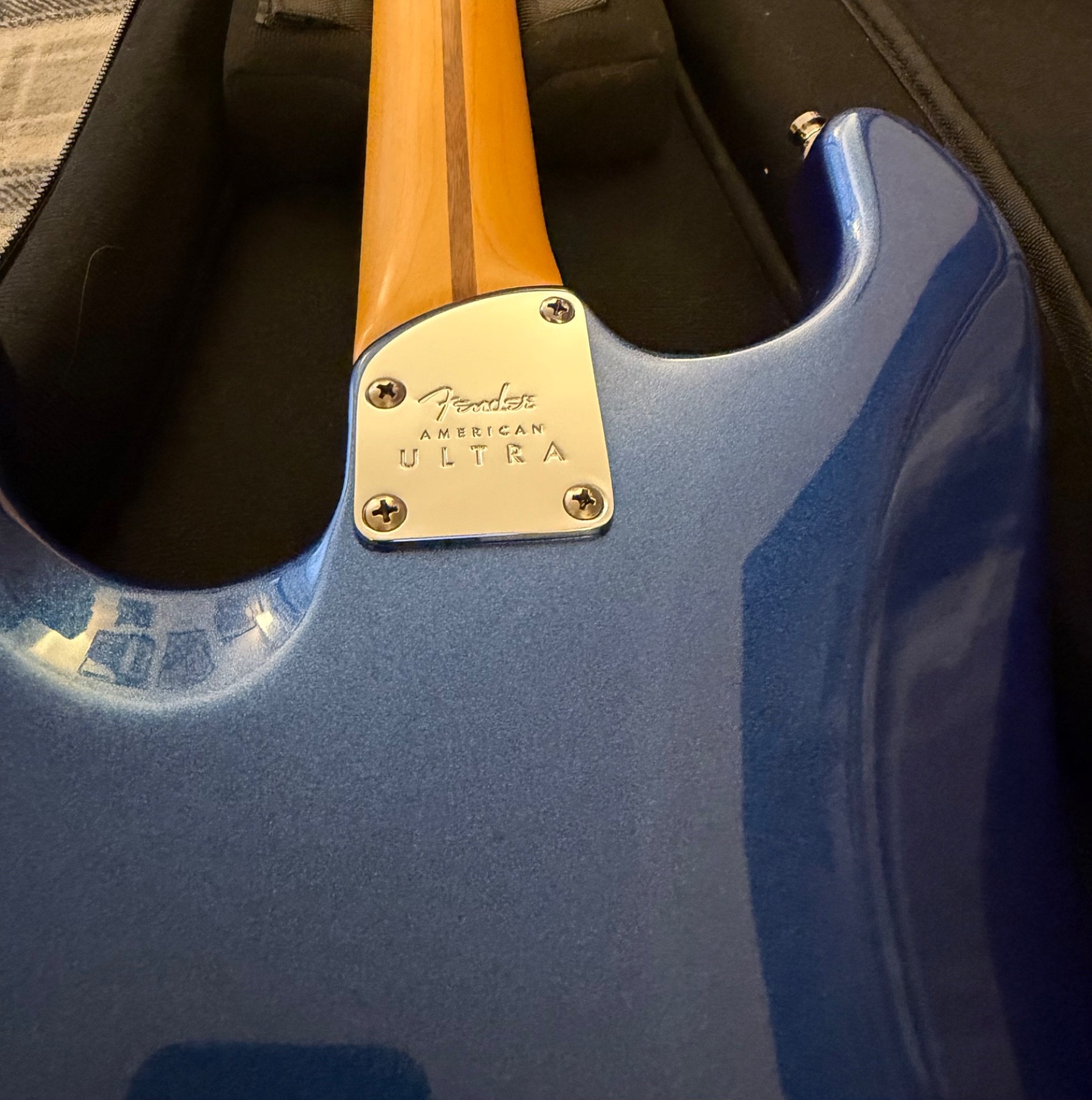 Fender American Ultra Stratocaster – Cobra Blue With Roland GK-2A Pickup