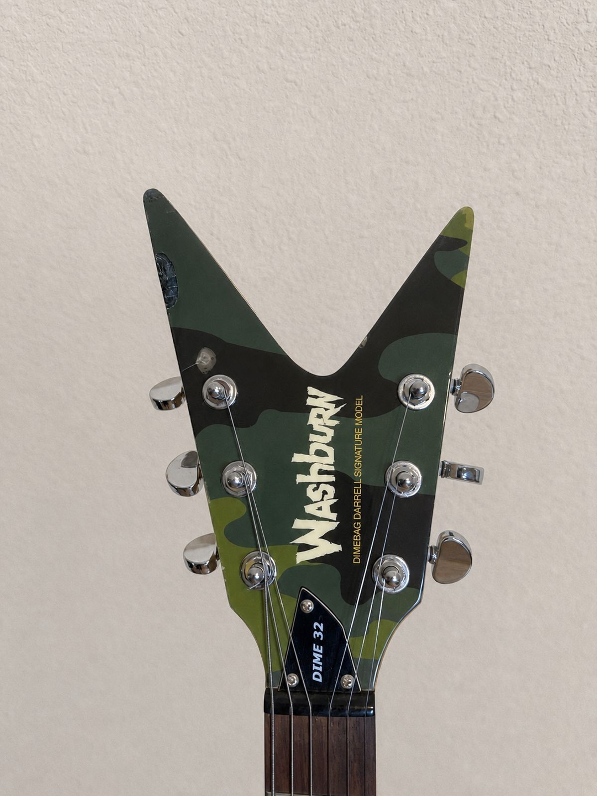 Washburn 332 / DIME 32 Dimebag Darrell Signature Camo guitar