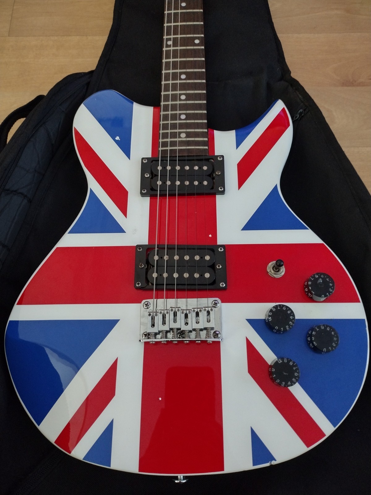 Washburn Lyon Union Jack electric guitar – Def Leppard model