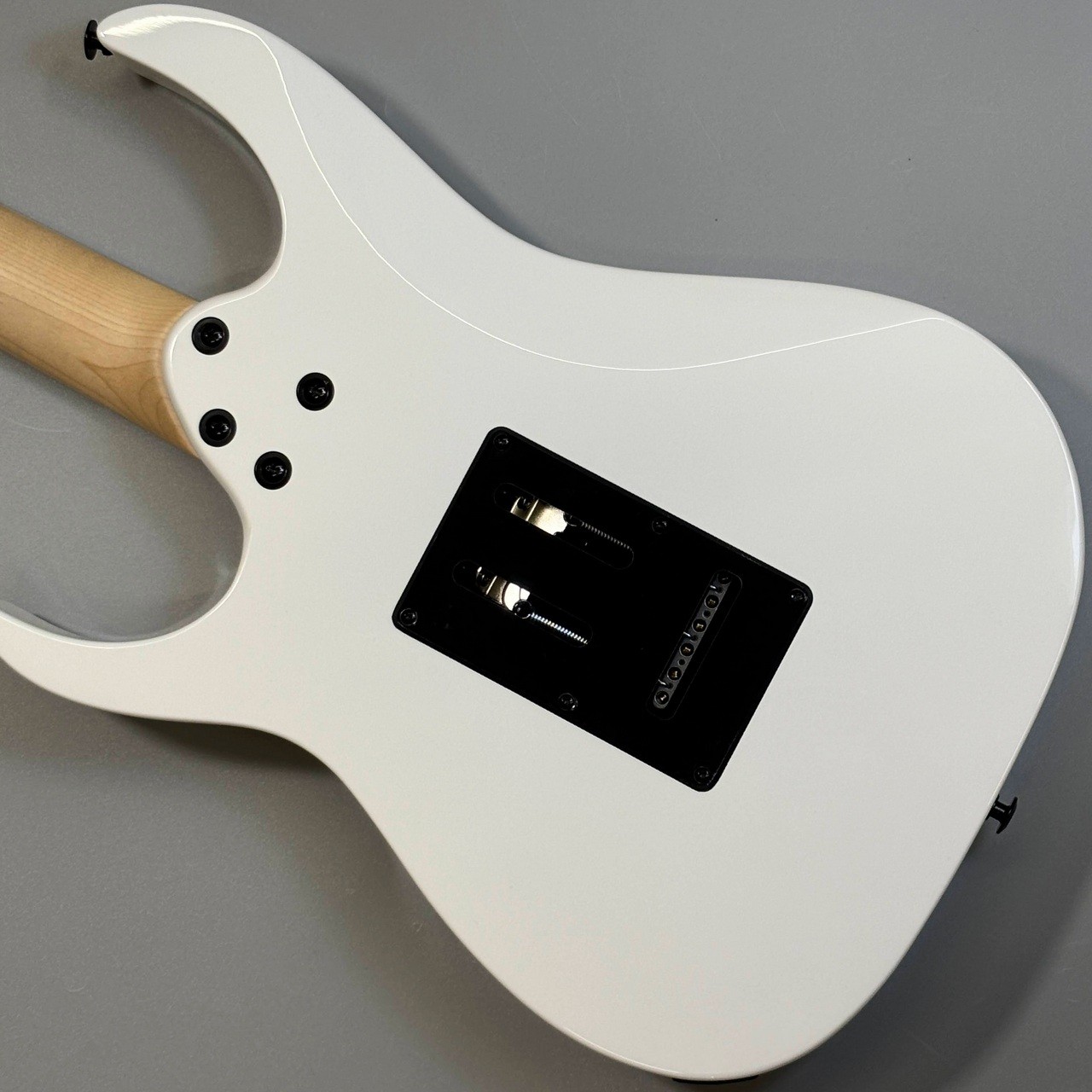 Ibanez RGV250 WH White Electric Guitar, Stratocaster Style, Synchronised Tremolo