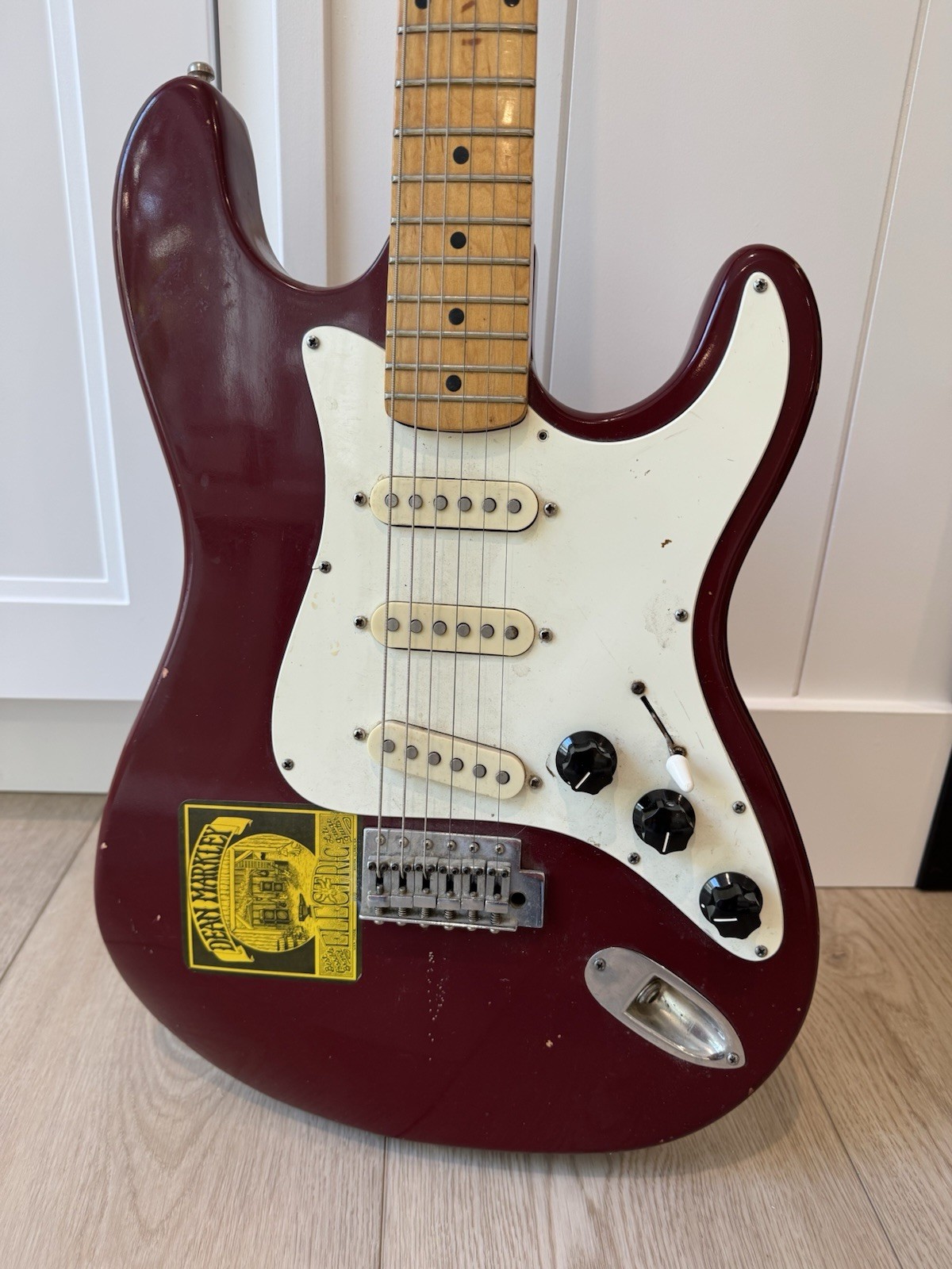 Hondo H760H Solid Body Electric Guitar Red 6-String RH 21 Frets