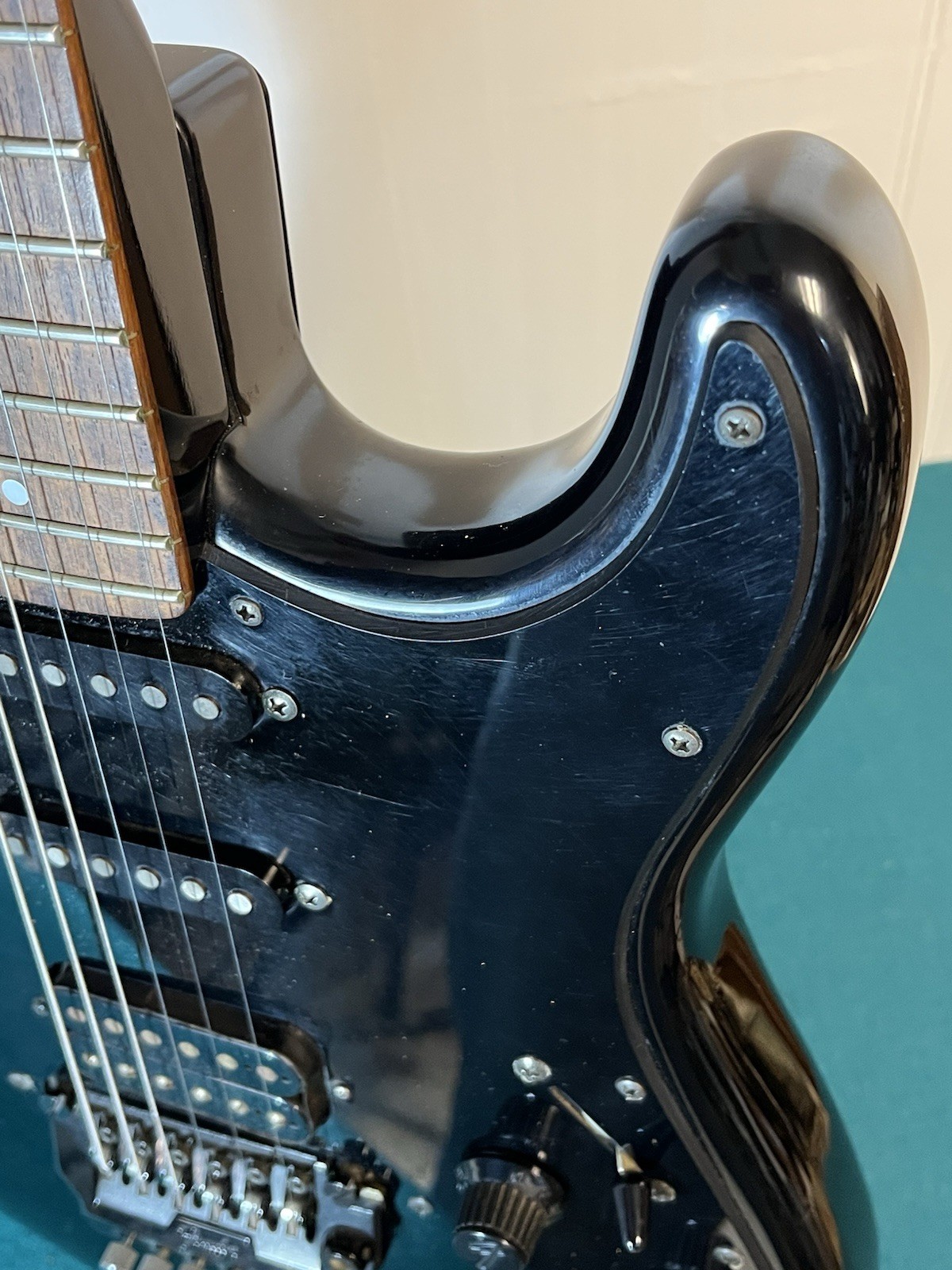 1985 Fender Stratocaster ST-556 Boxer Japan: Black / Black