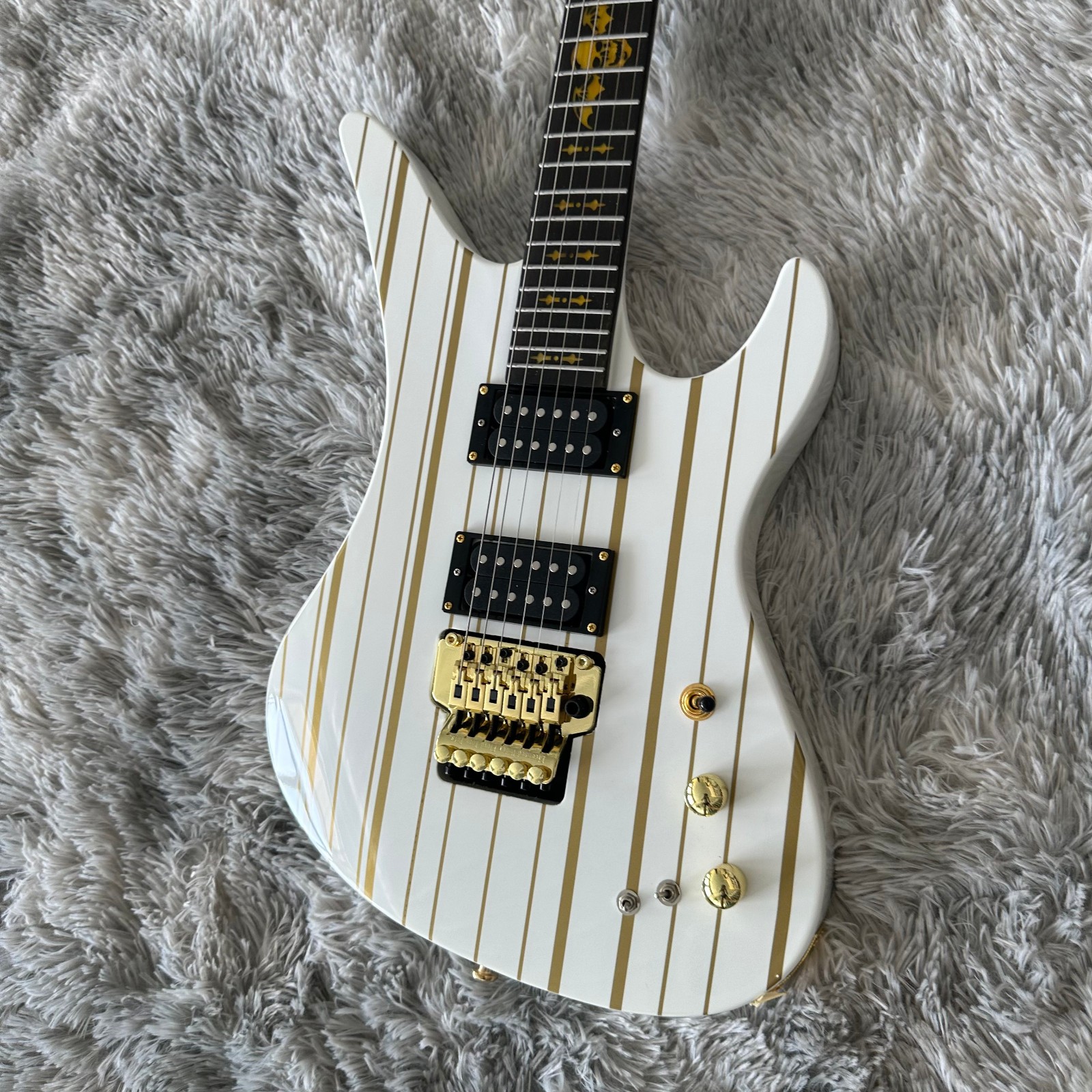 White black striped electric guitar/Musician exclusive/Clown color version/Metal