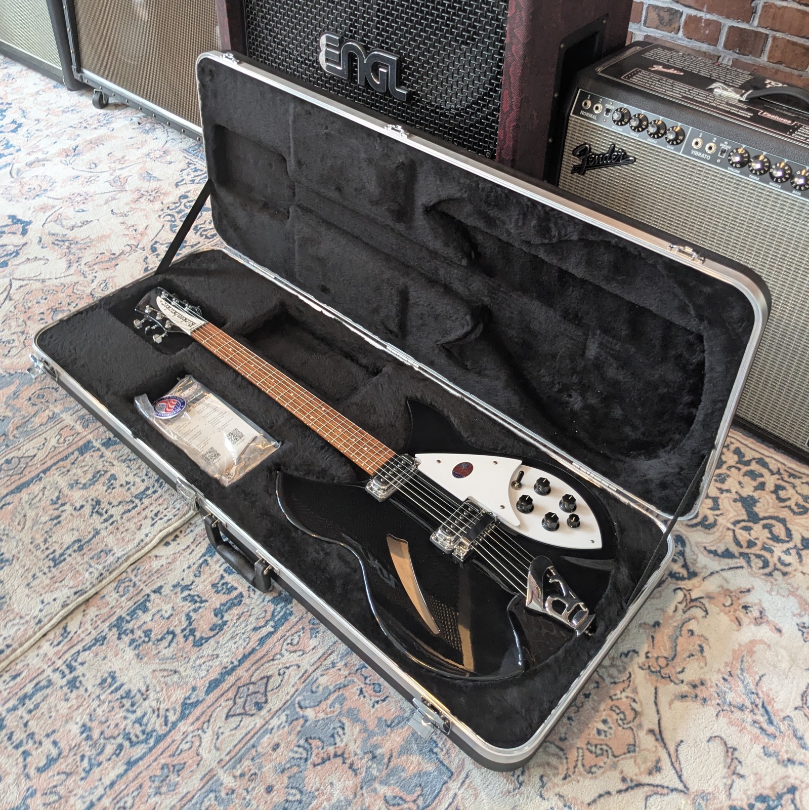 Used Rickenbacker 2024 330 Semi-Hollow – Jetglo w/OHSC