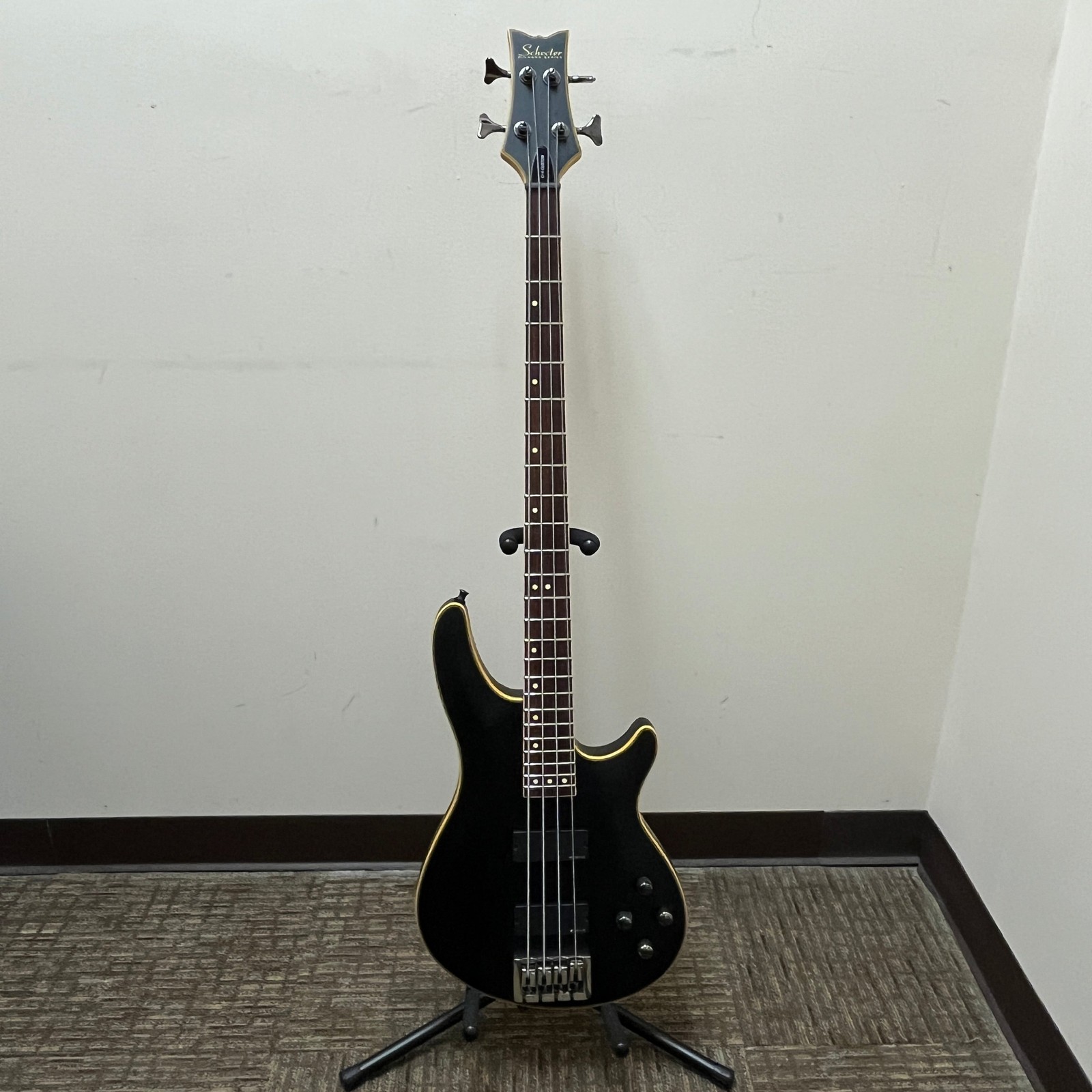 Schecter C-4 Custom MIK Active Black