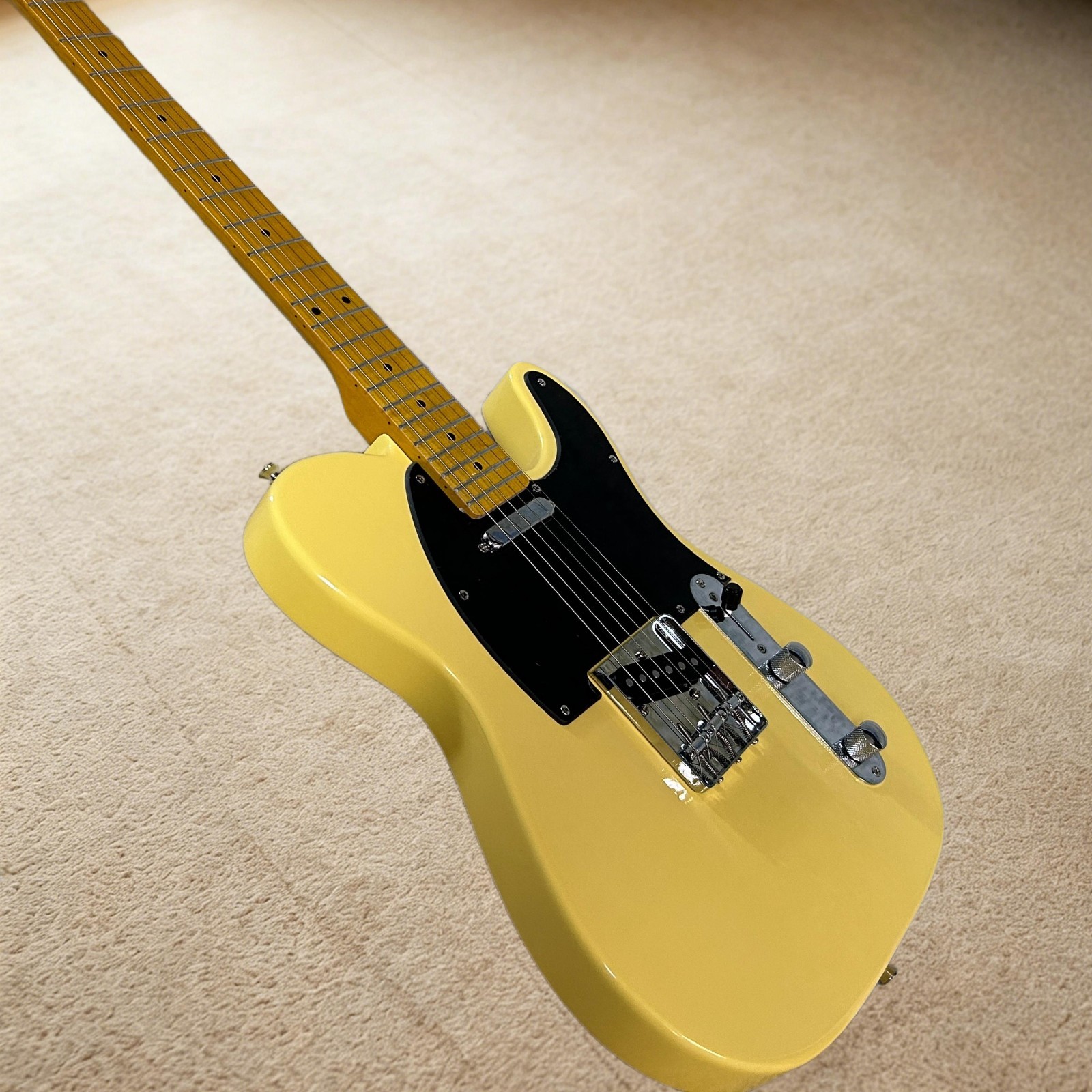 Electric Guitar Cream Yellow Color Mahogany Body Maple Fretboard Tele Guitar
