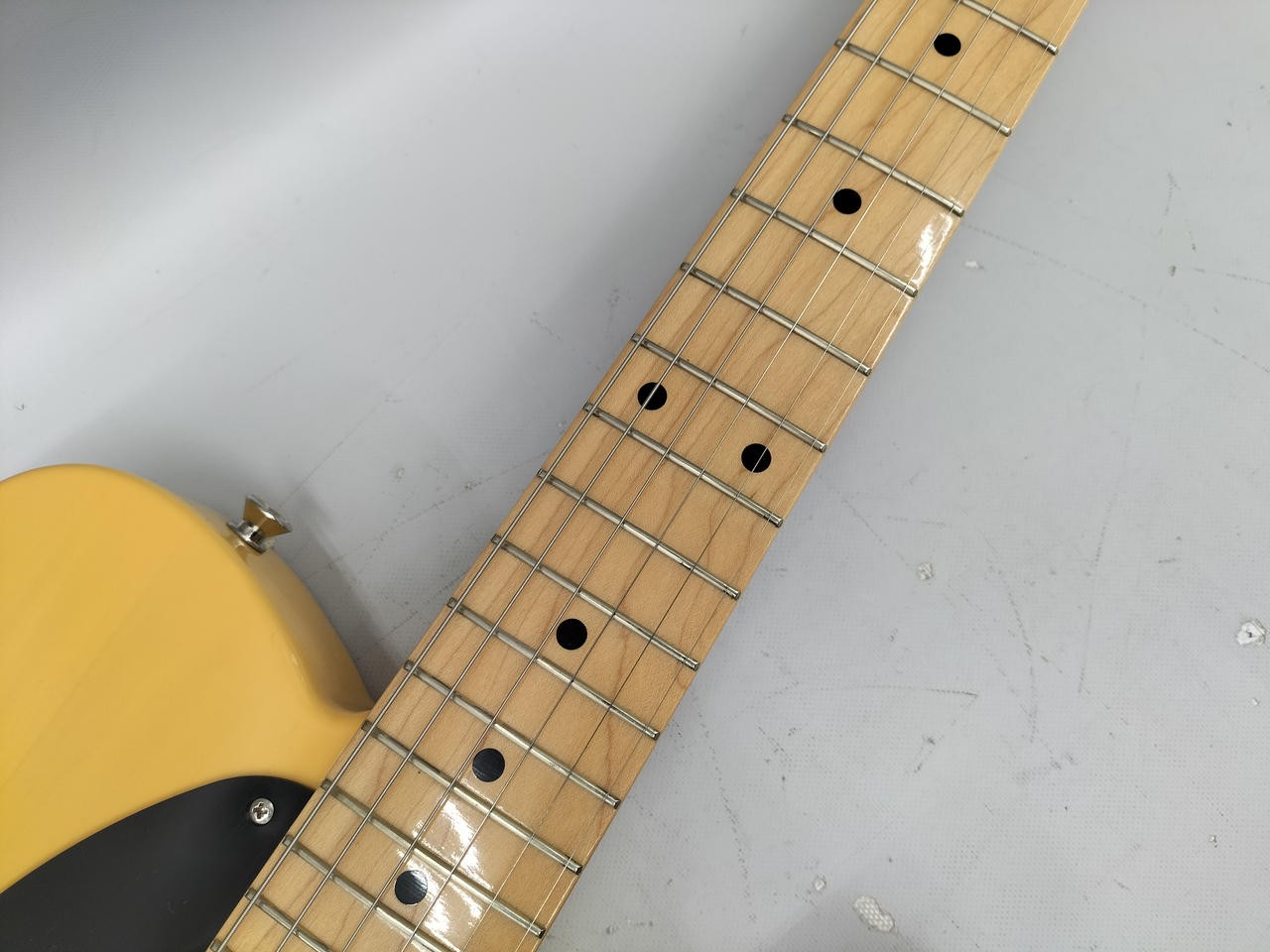 FENDER Traditional II 50s Telecaster-type Electric Guitar-01